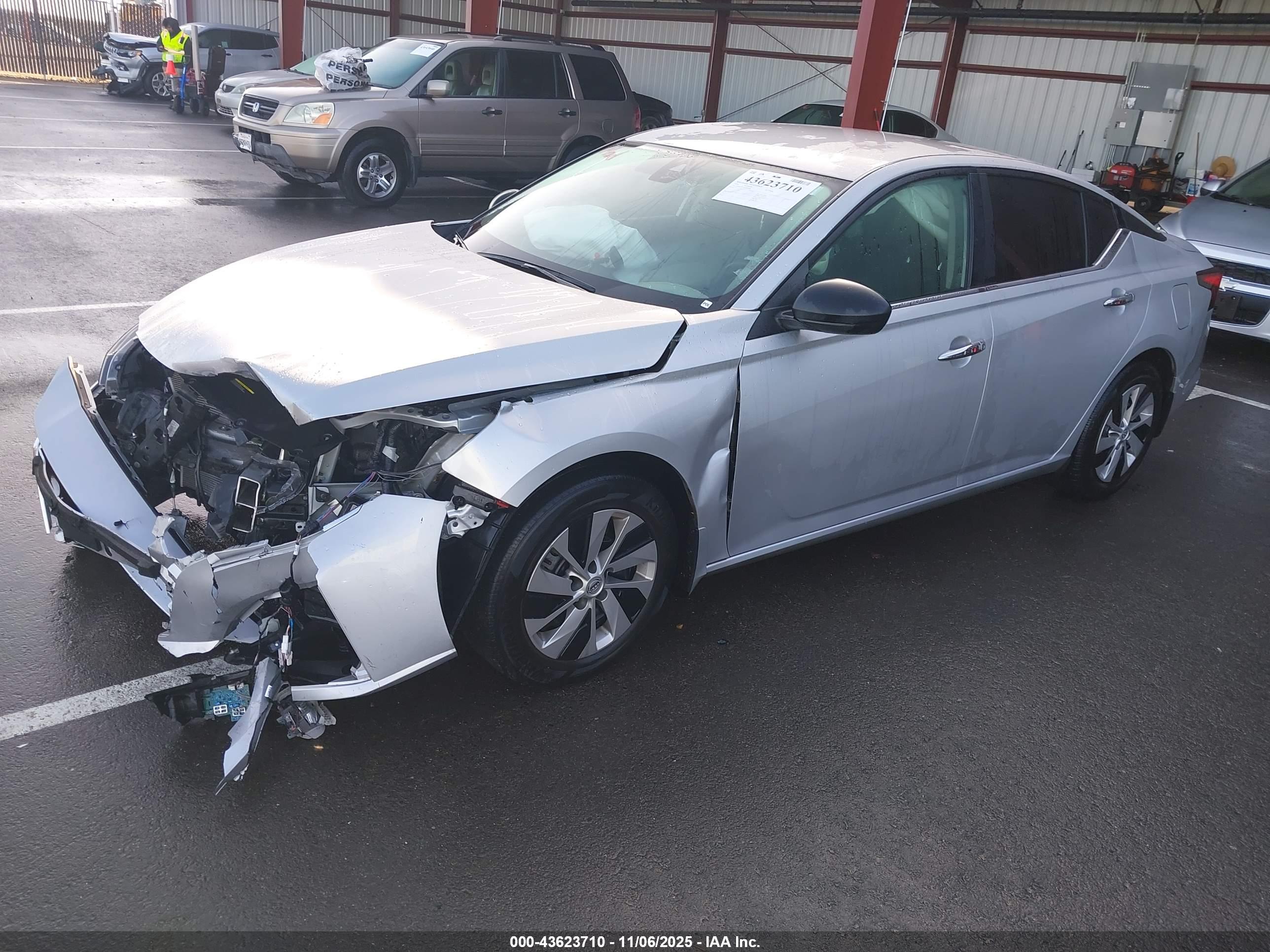 NISSAN ALTIMA image 2