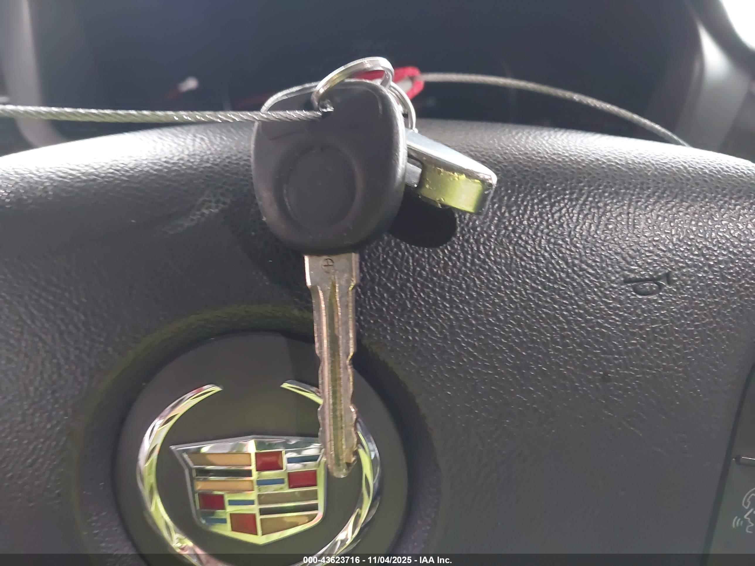 CADILLAC DTS image 11