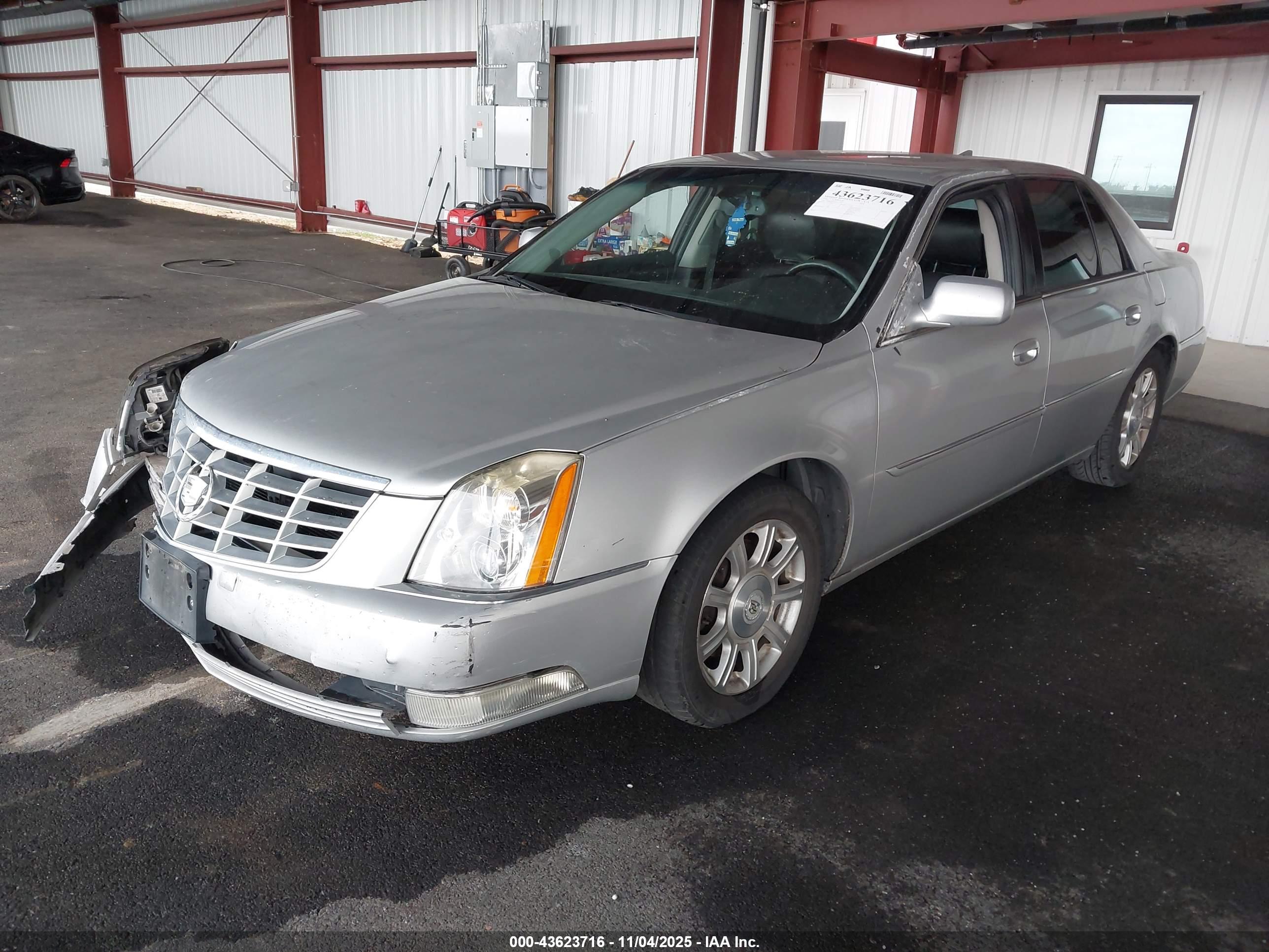 CADILLAC DTS image 2
