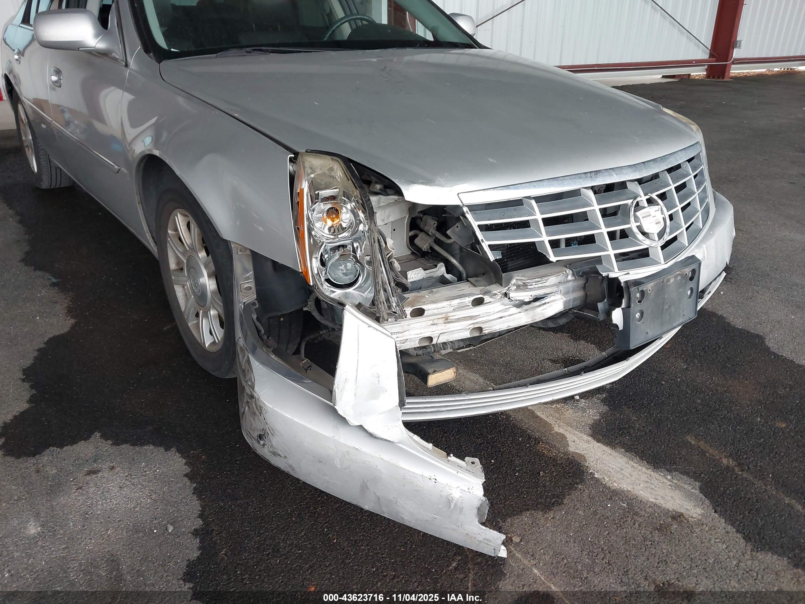 CADILLAC DTS image 6
