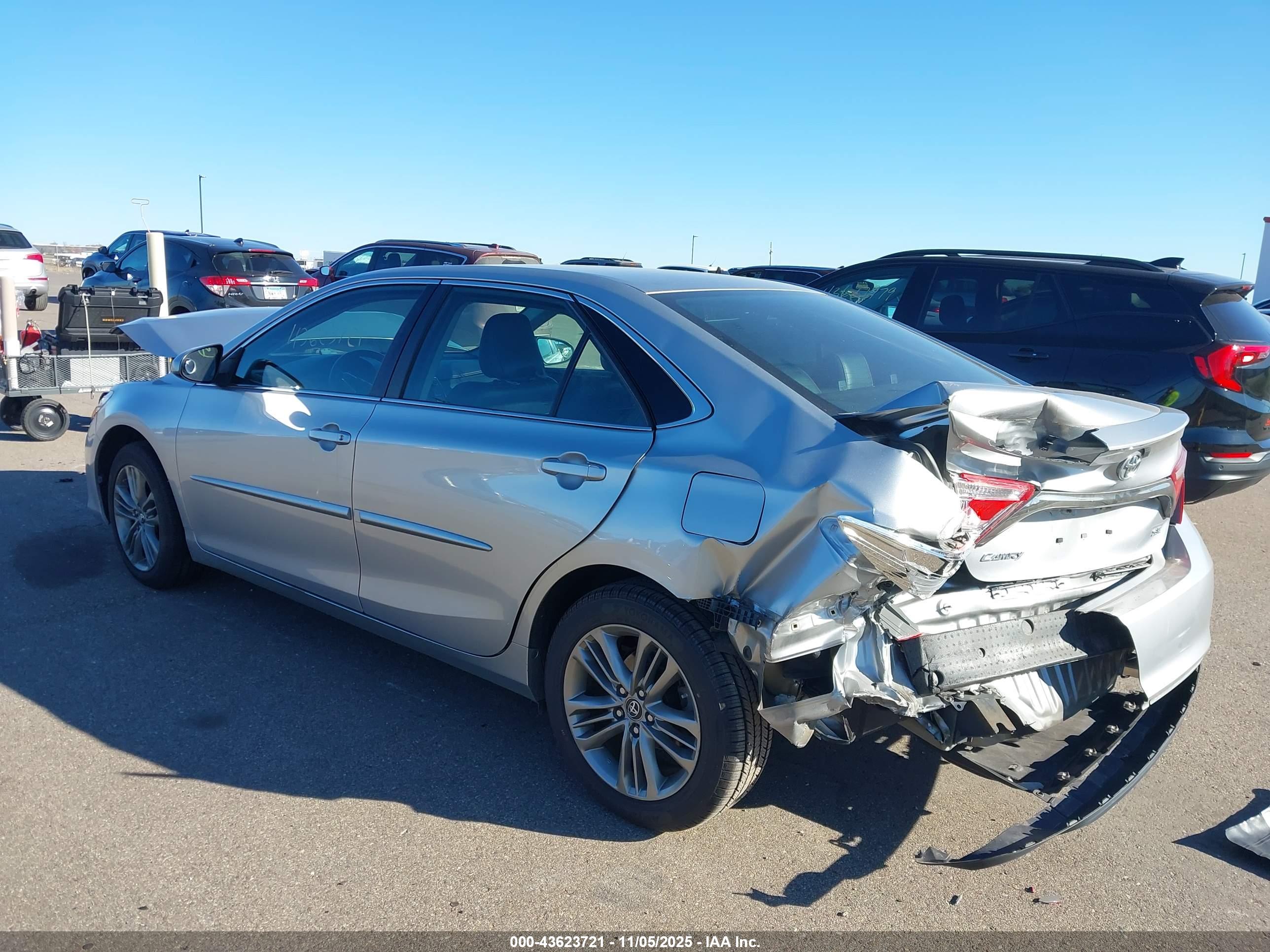 TOYOTA CAMRY image 3
