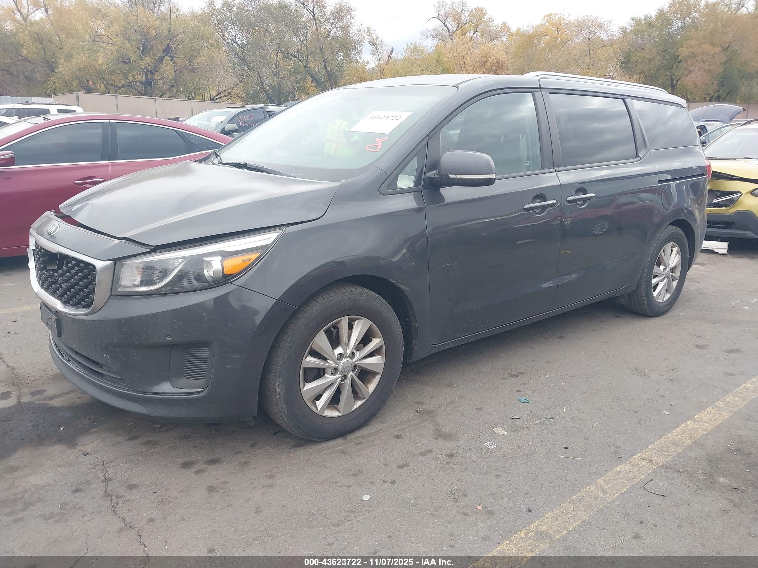 KIA SEDONA image 2