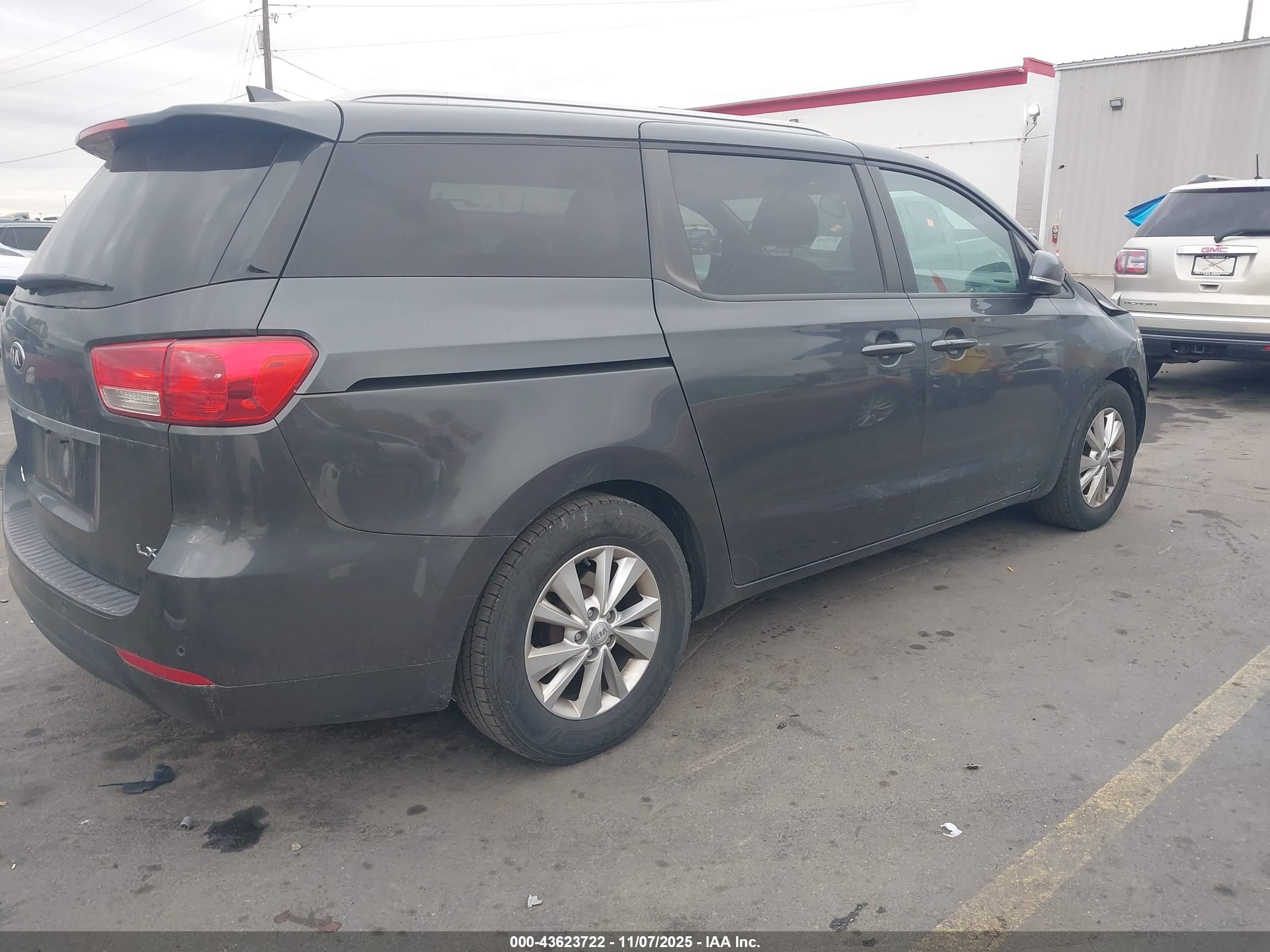 KIA SEDONA image 4