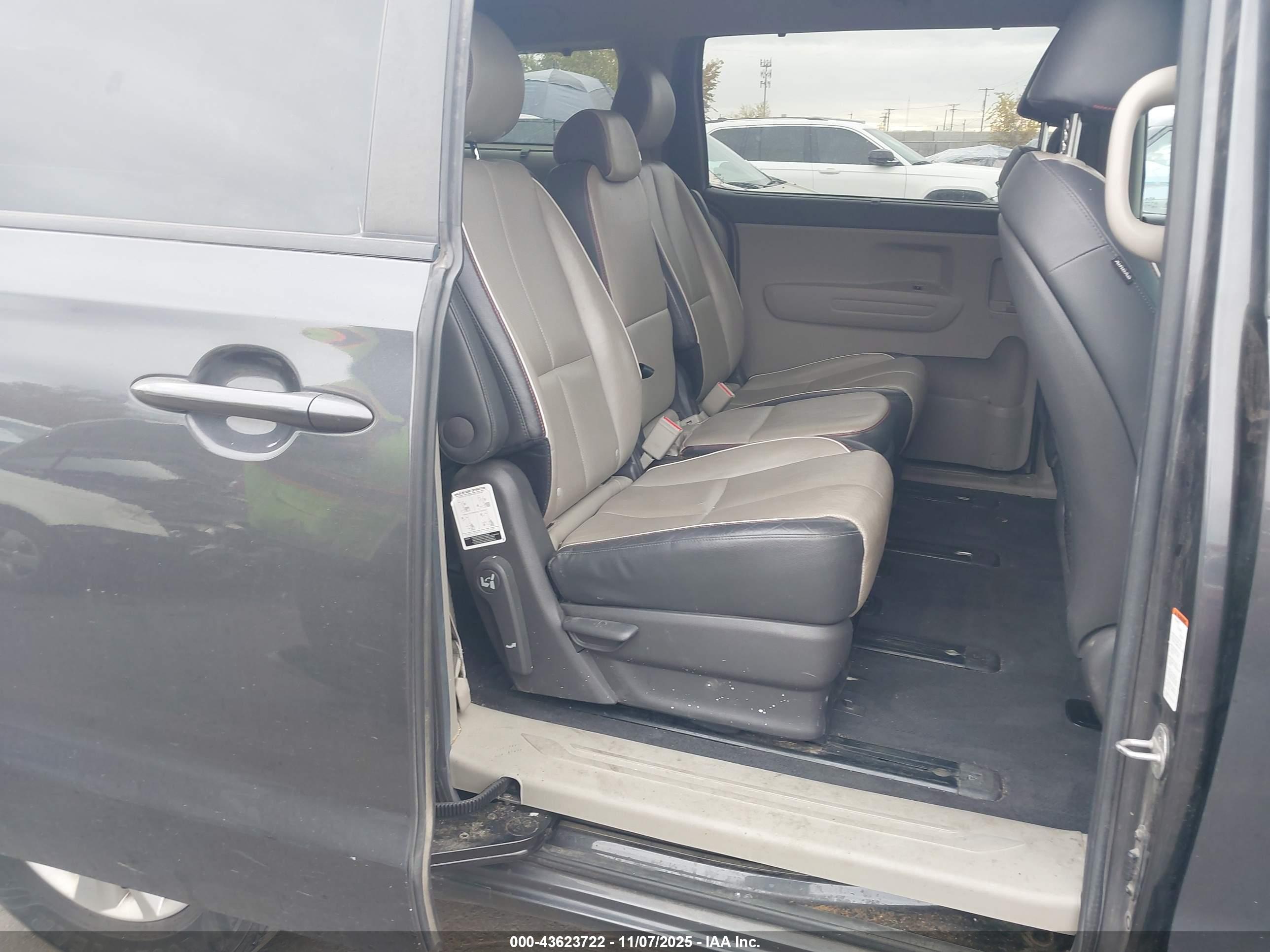 KIA SEDONA image 8
