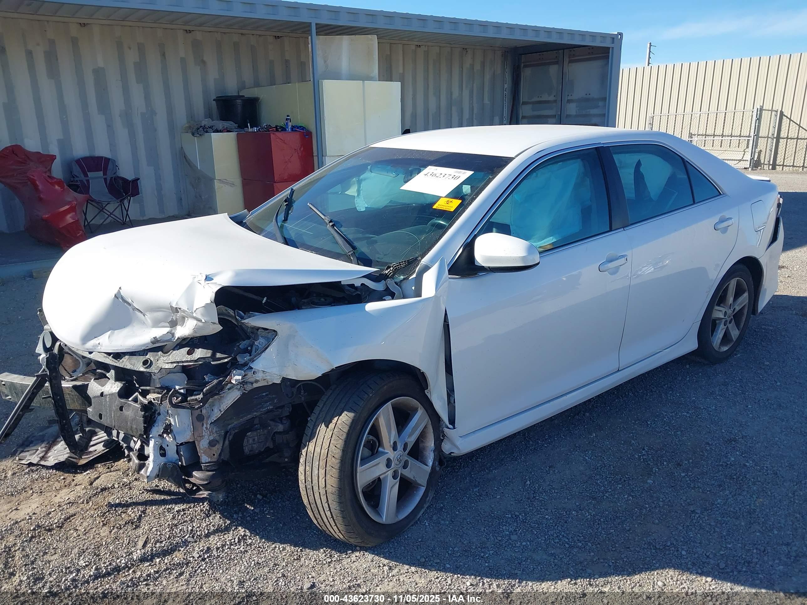 TOYOTA CAMRY image 2