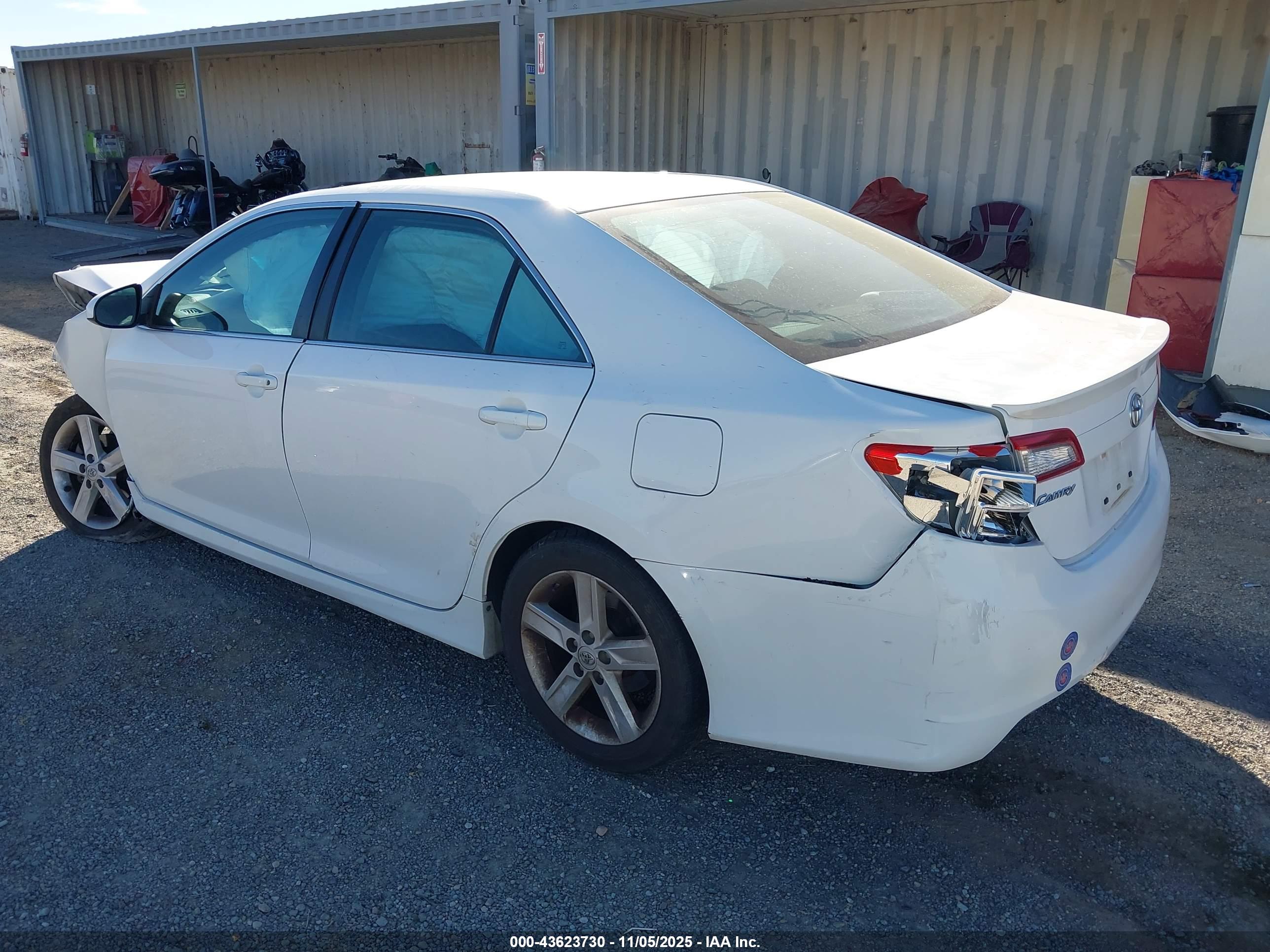TOYOTA CAMRY image 3