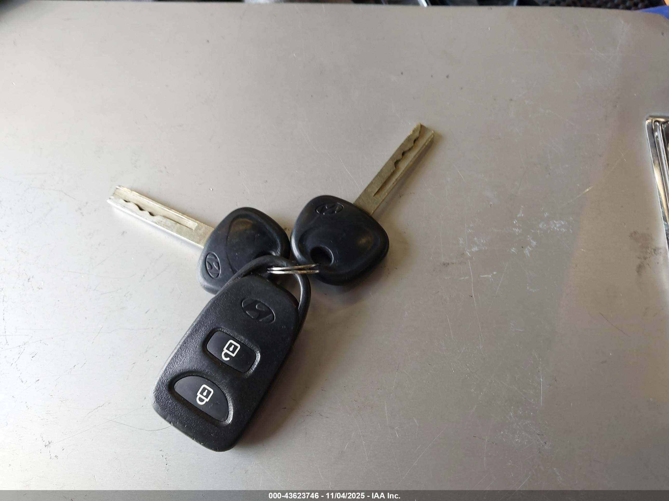 HYUNDAI ACCENT image 11