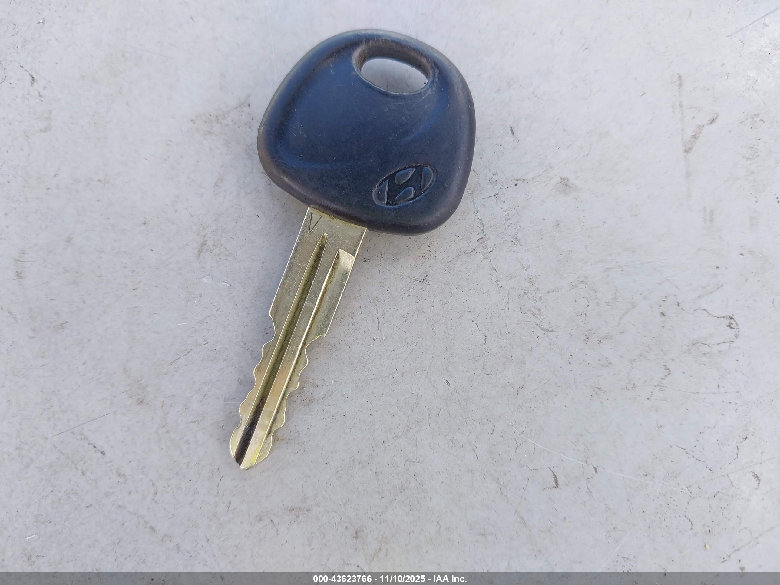 HYUNDAI ACCENT image 11