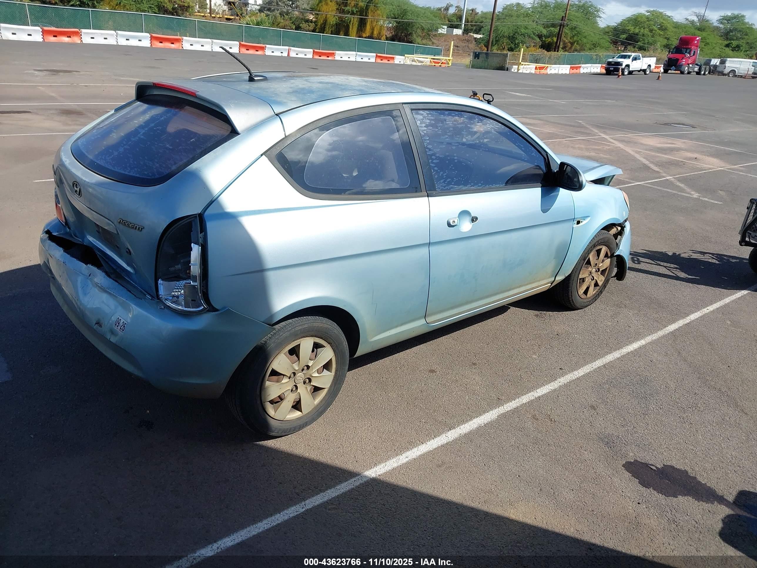 HYUNDAI ACCENT image 4