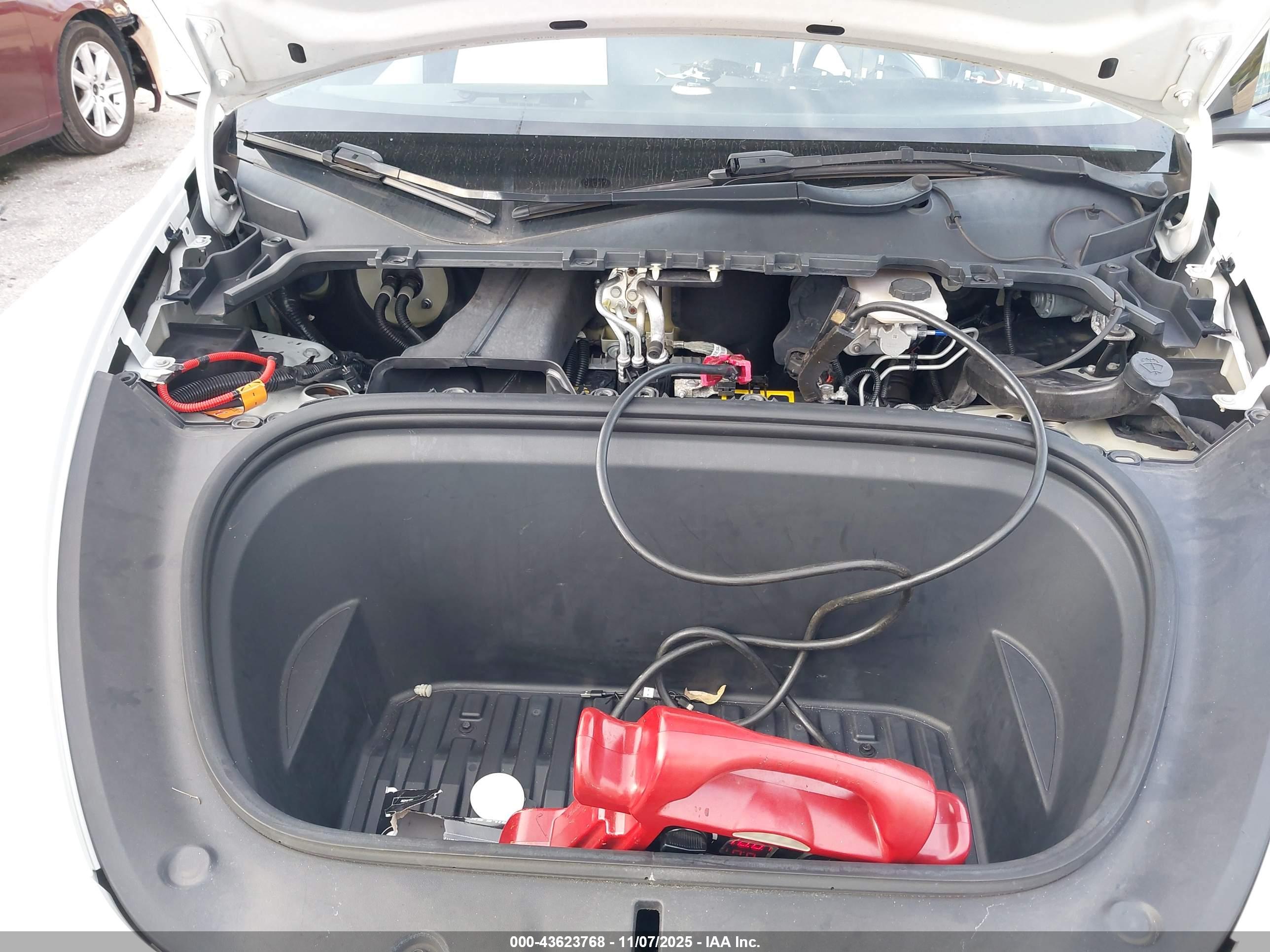 TESLA MODEL image 10