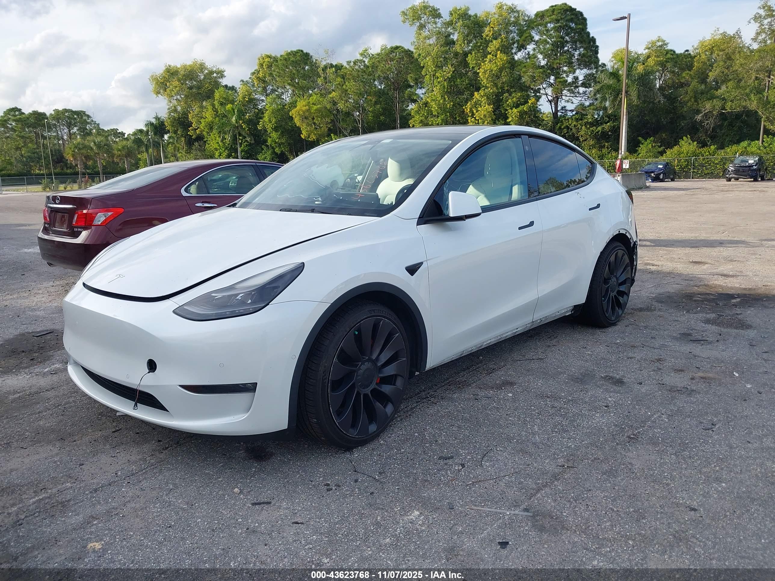 TESLA MODEL image 2