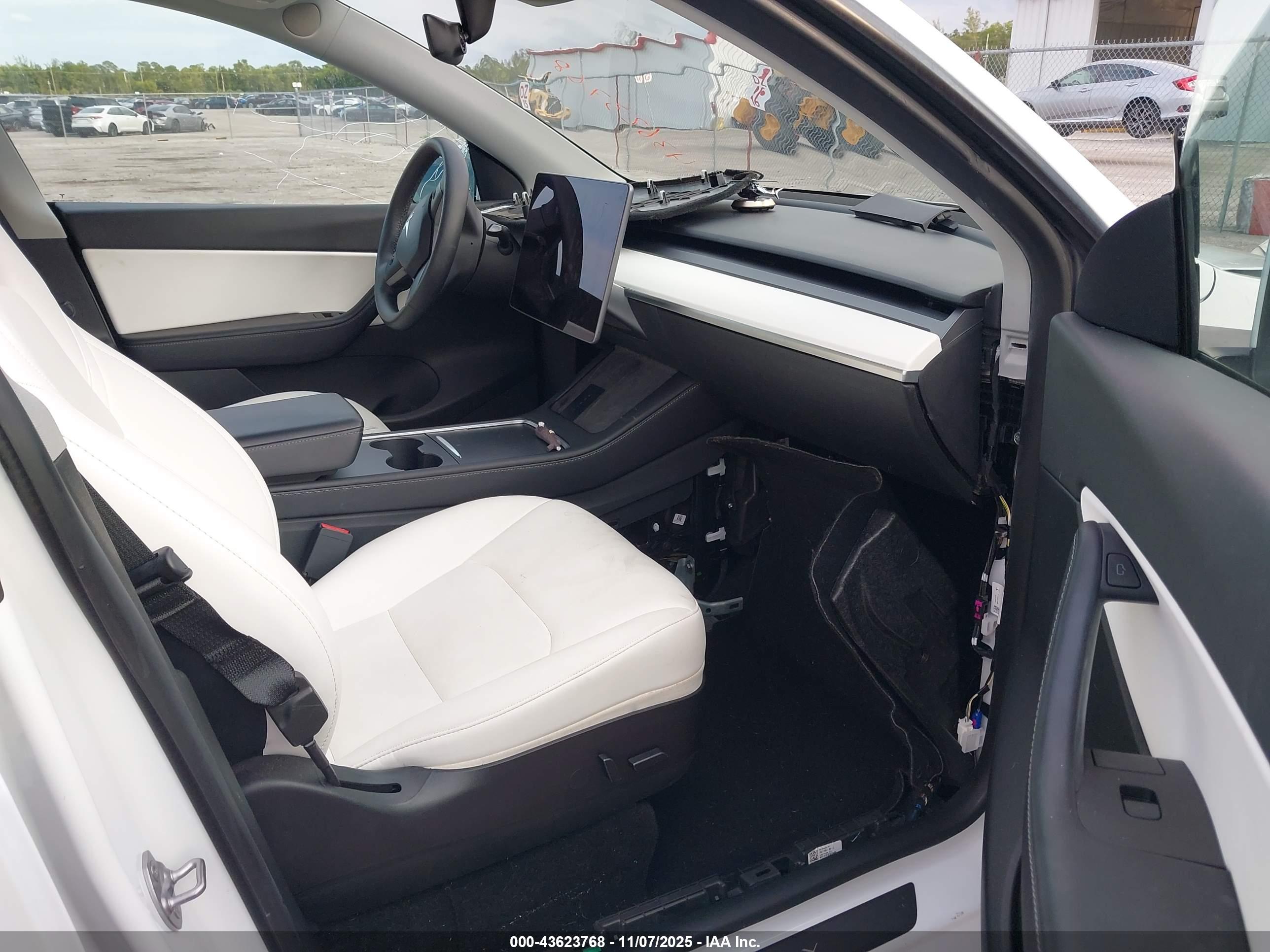 TESLA MODEL image 5