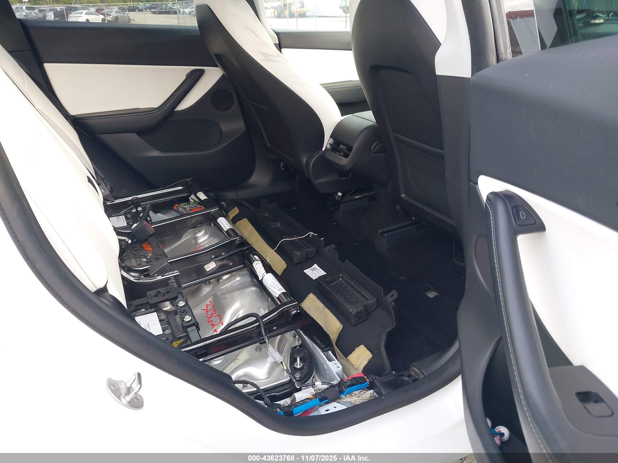 TESLA MODEL image 8