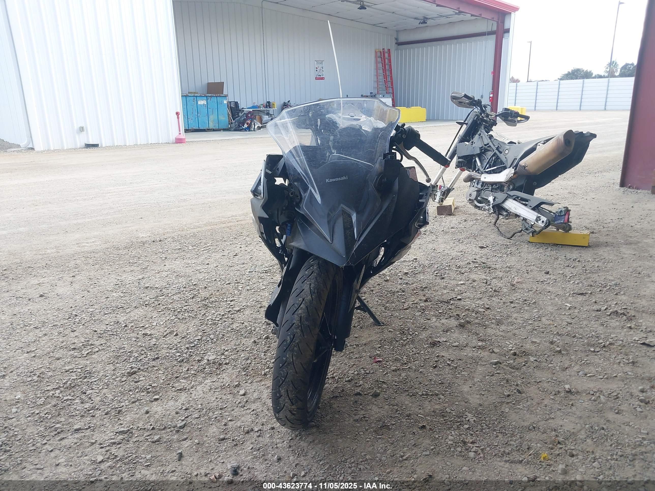 KAWASAKI EX500 image 5