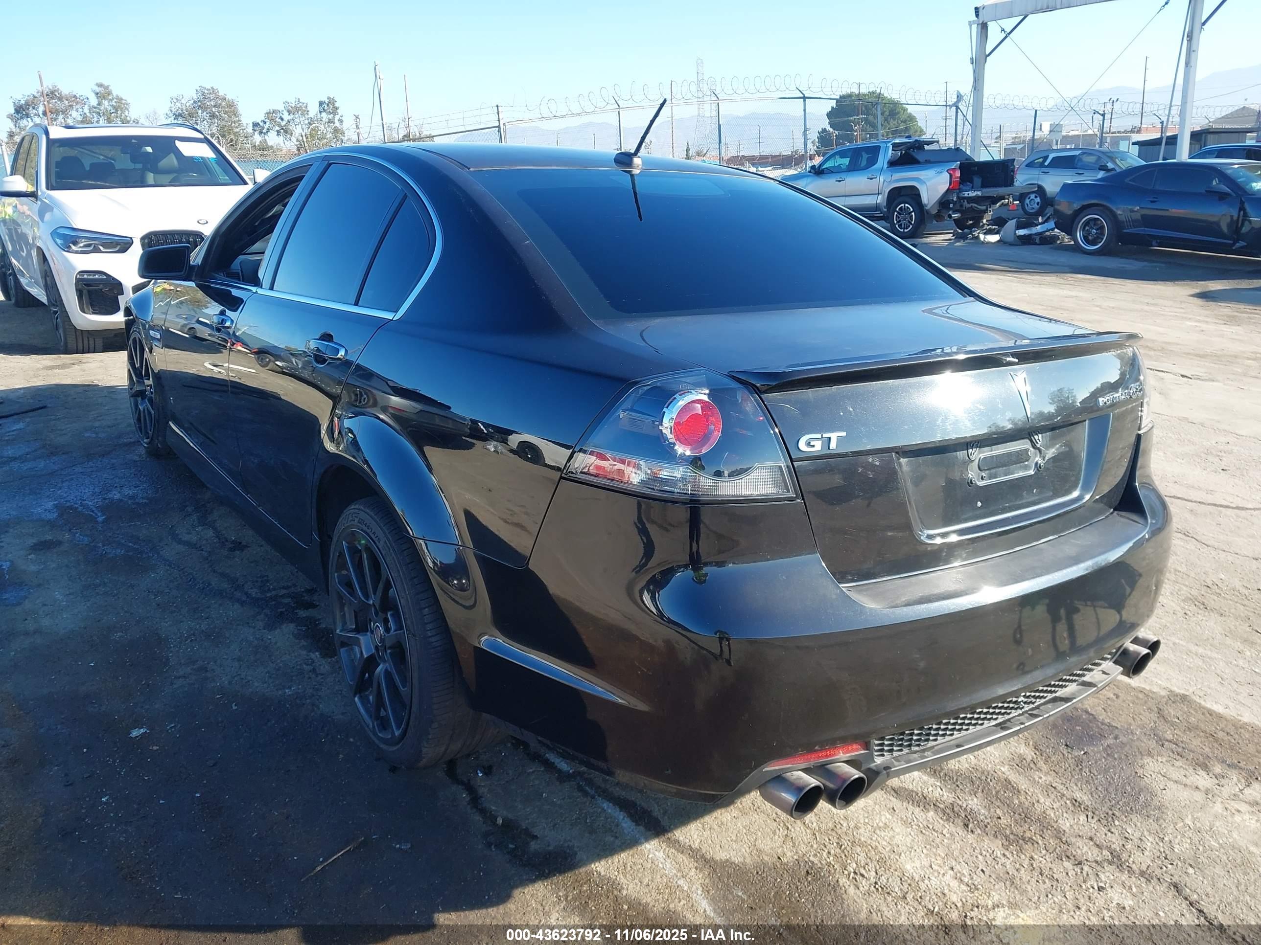 PONTIAC G8 image 3