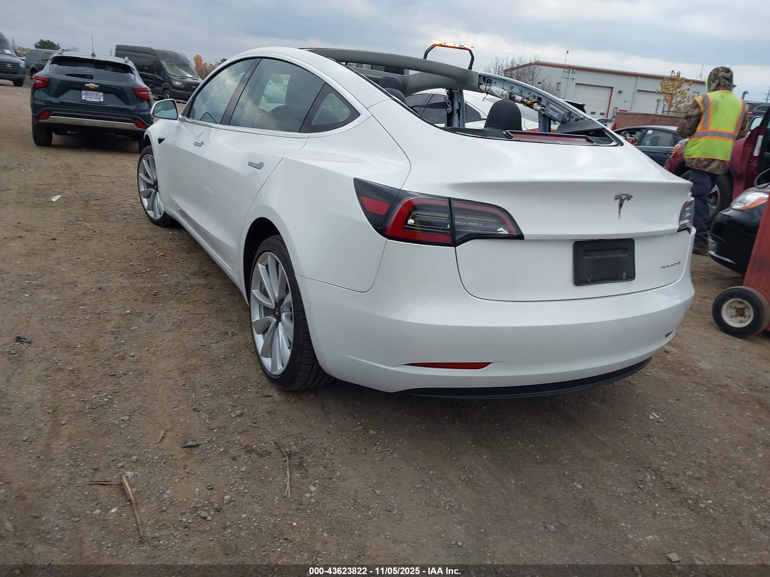 TESLA MODEL image 3