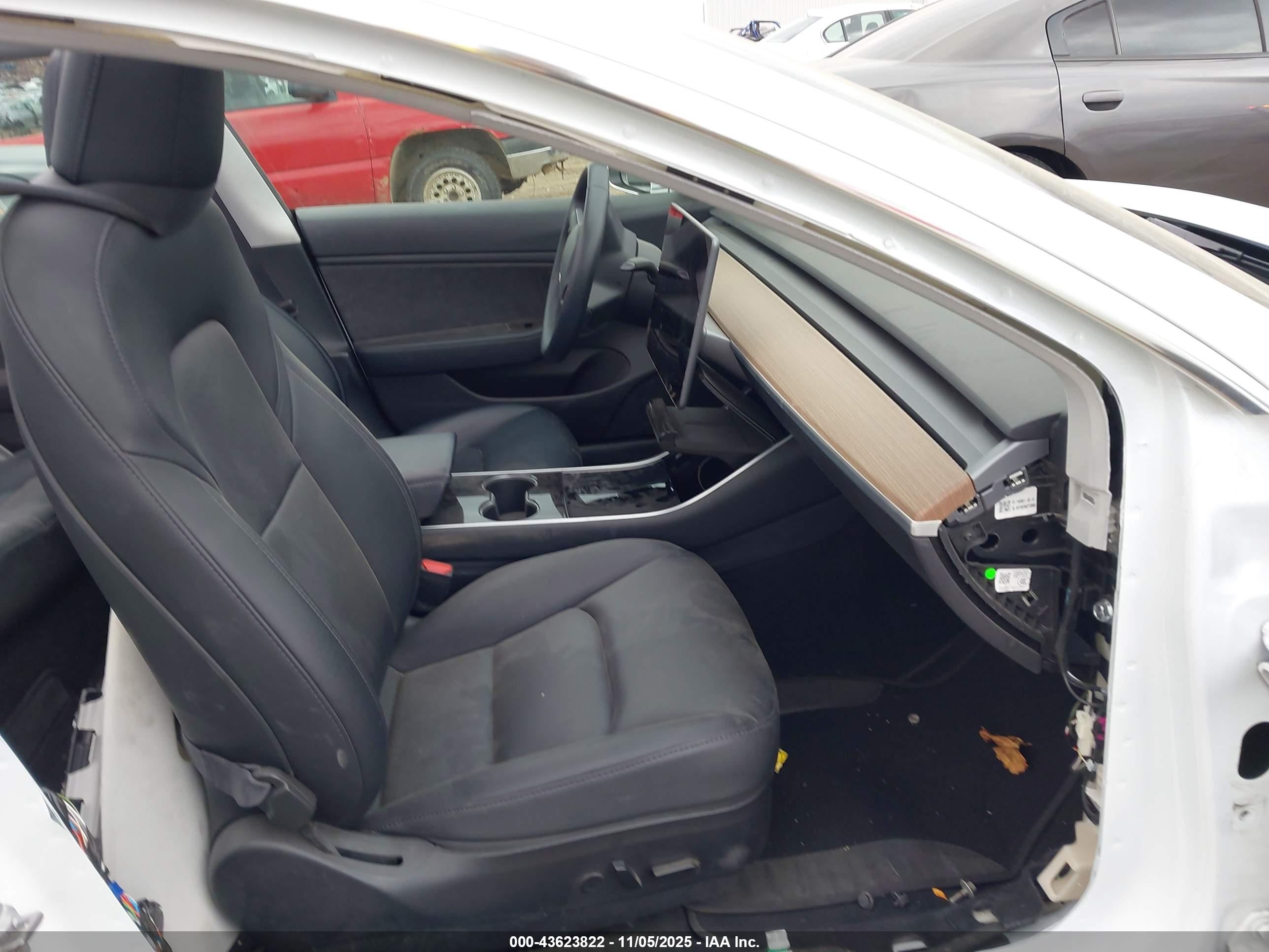 TESLA MODEL image 5