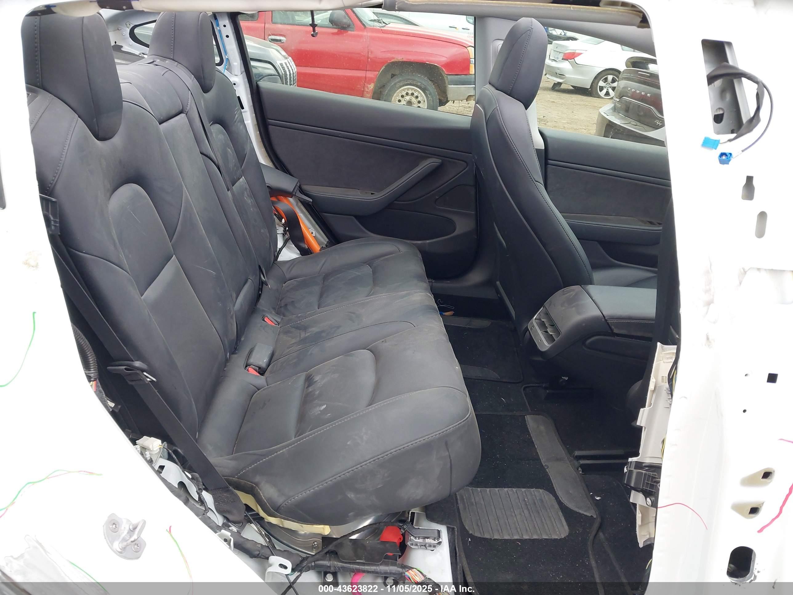 TESLA MODEL image 8