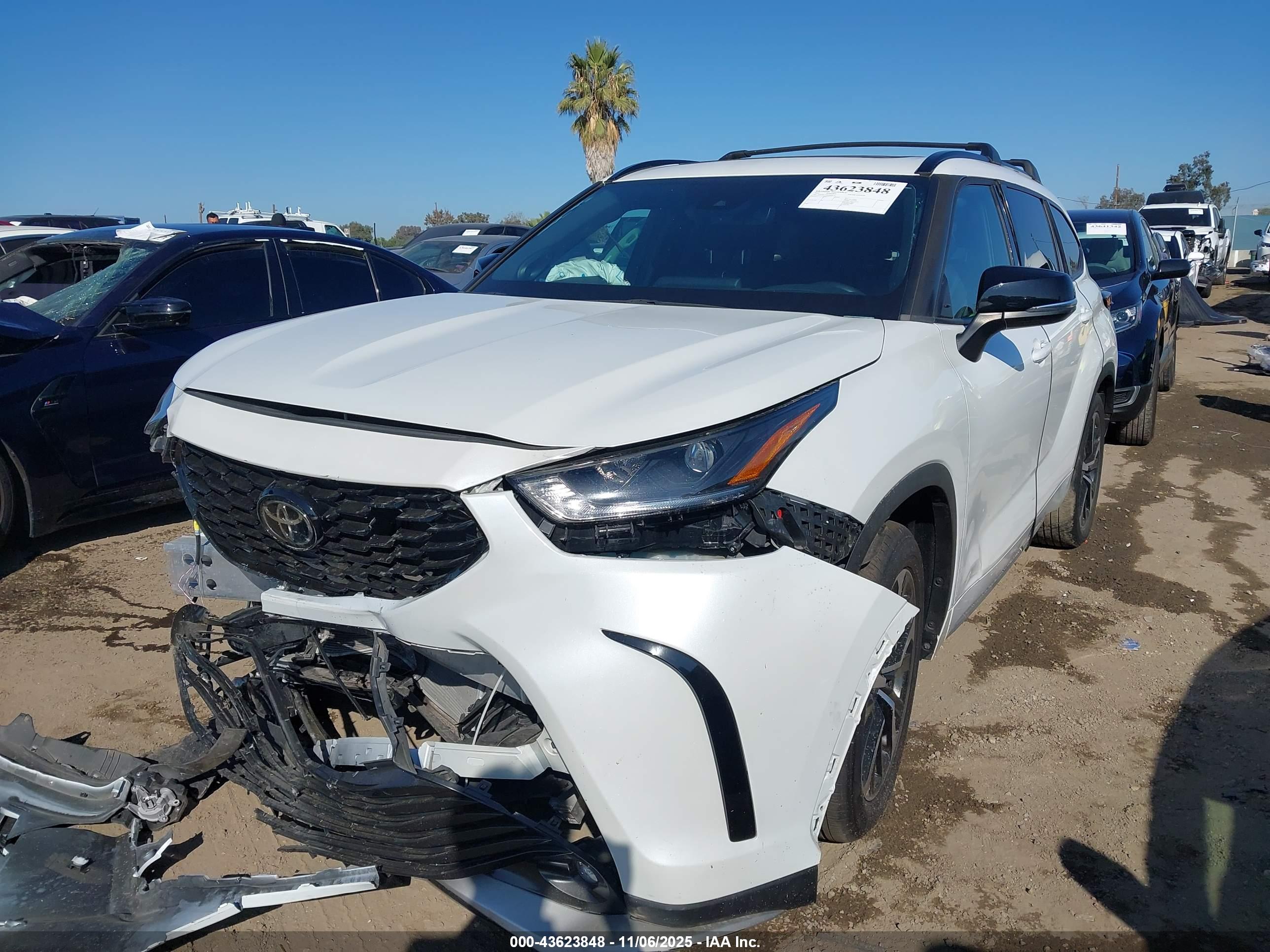 TOYOTA HIGHLANDER image 2