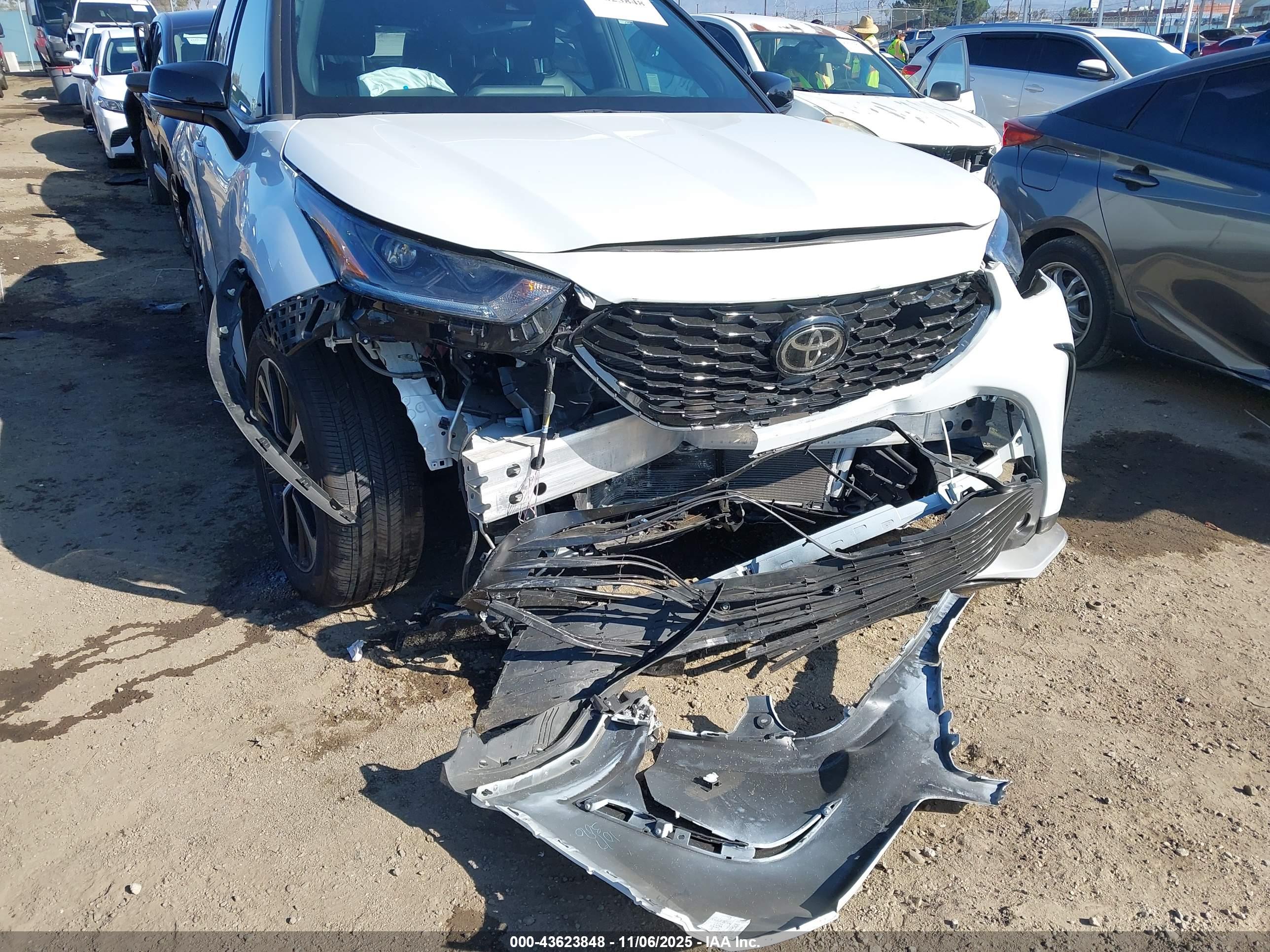 TOYOTA HIGHLANDER image 6