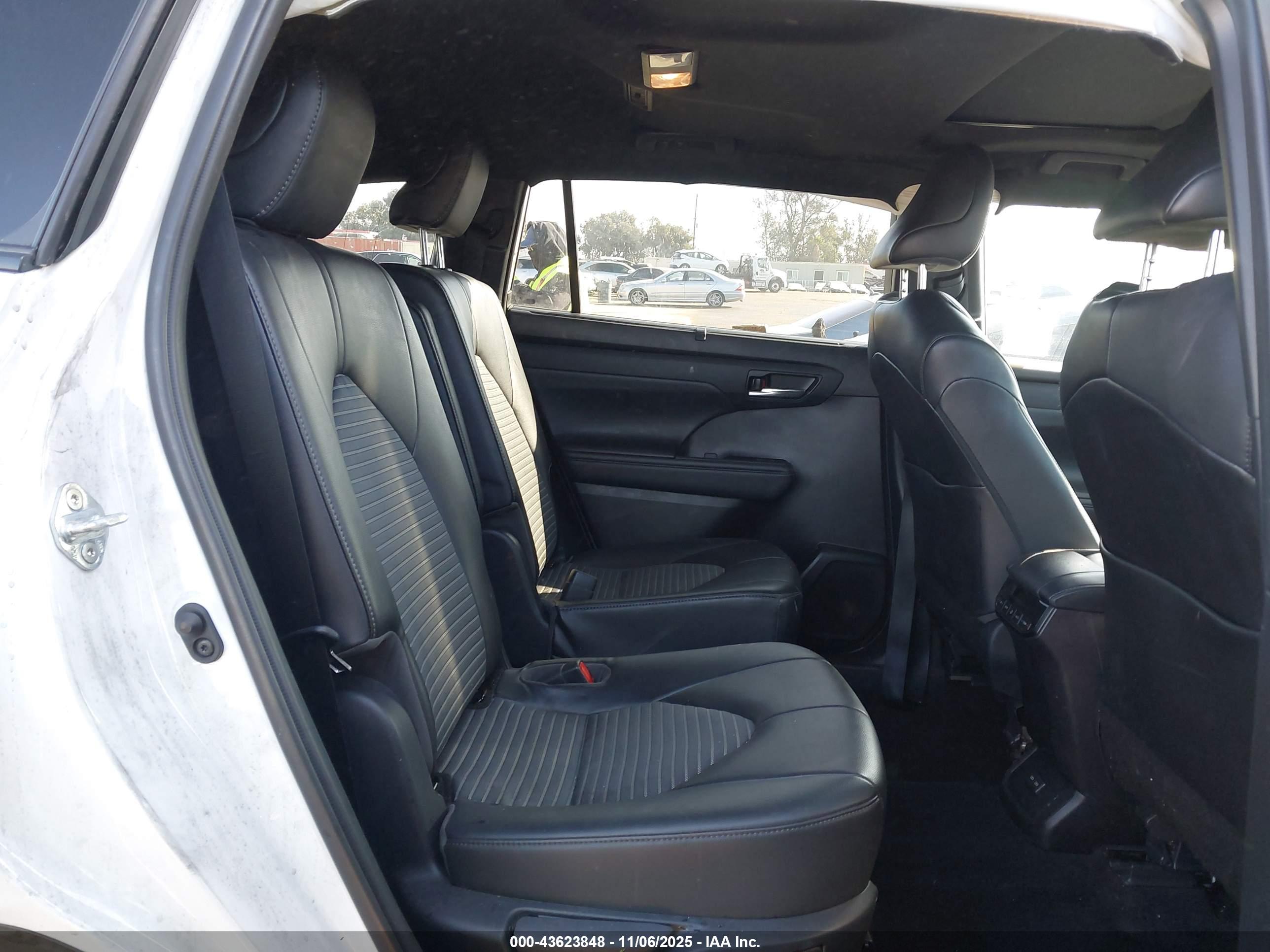 TOYOTA HIGHLANDER image 8