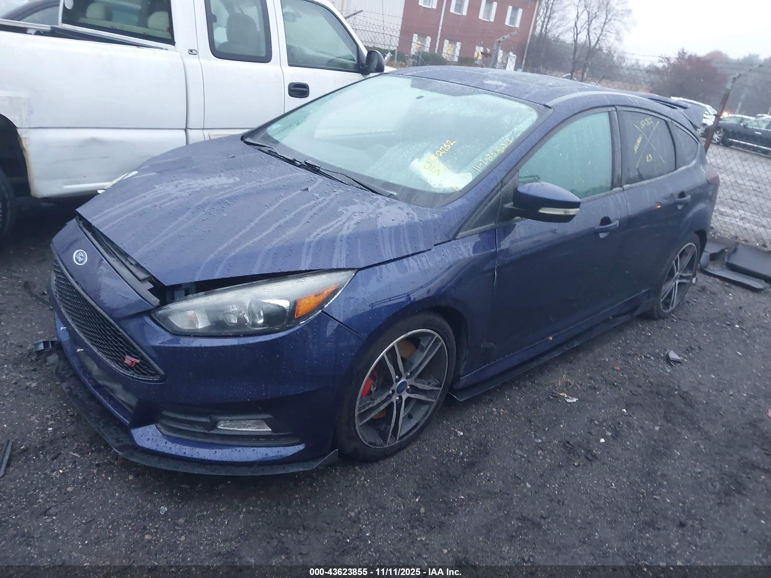 FORD FOCUS image 2