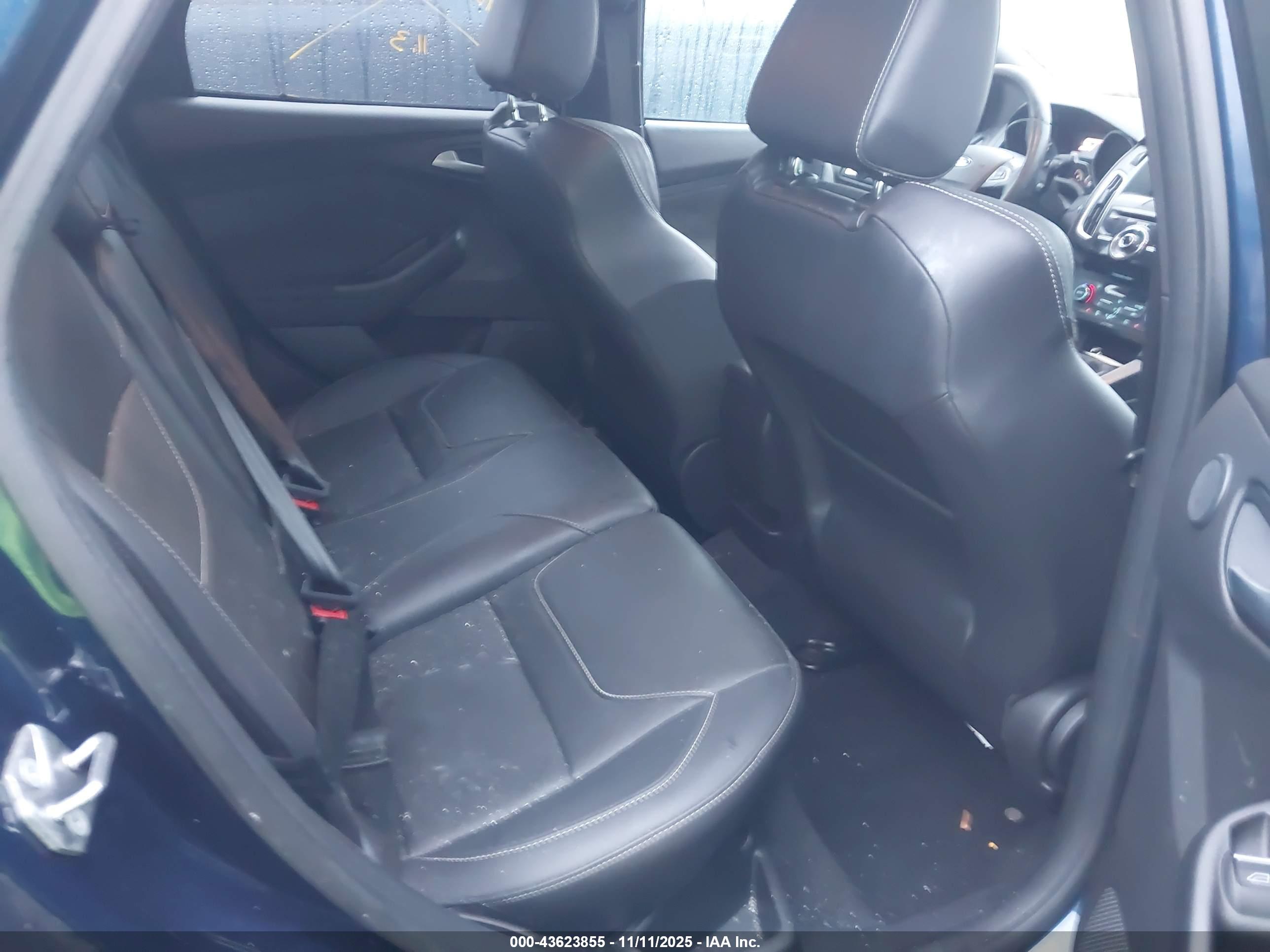 FORD FOCUS image 8