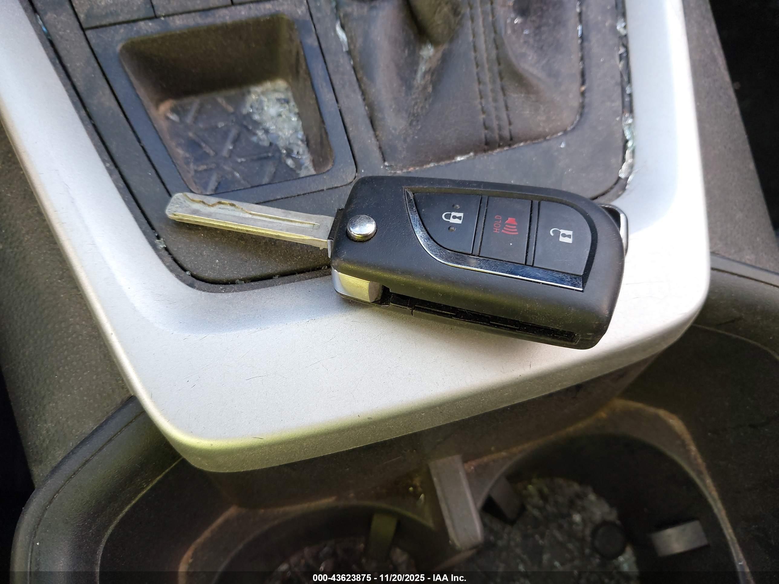 TOYOTA RAV4 image 11