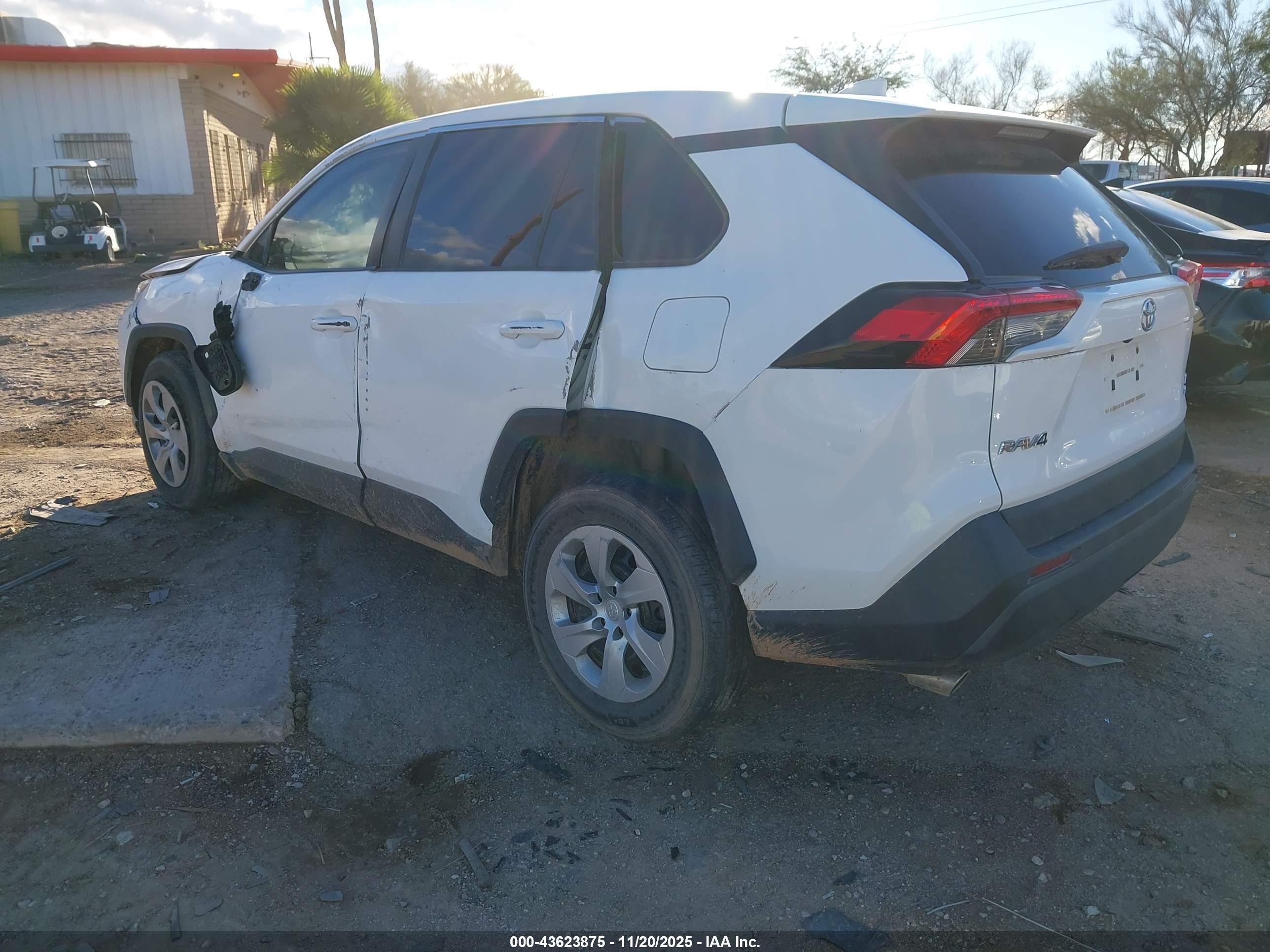 TOYOTA RAV4 image 3