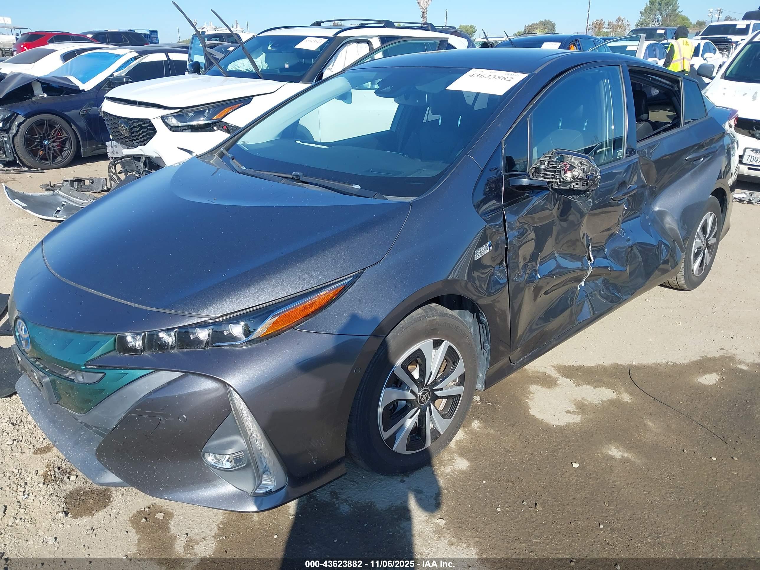 TOYOTA PRIUS image 2