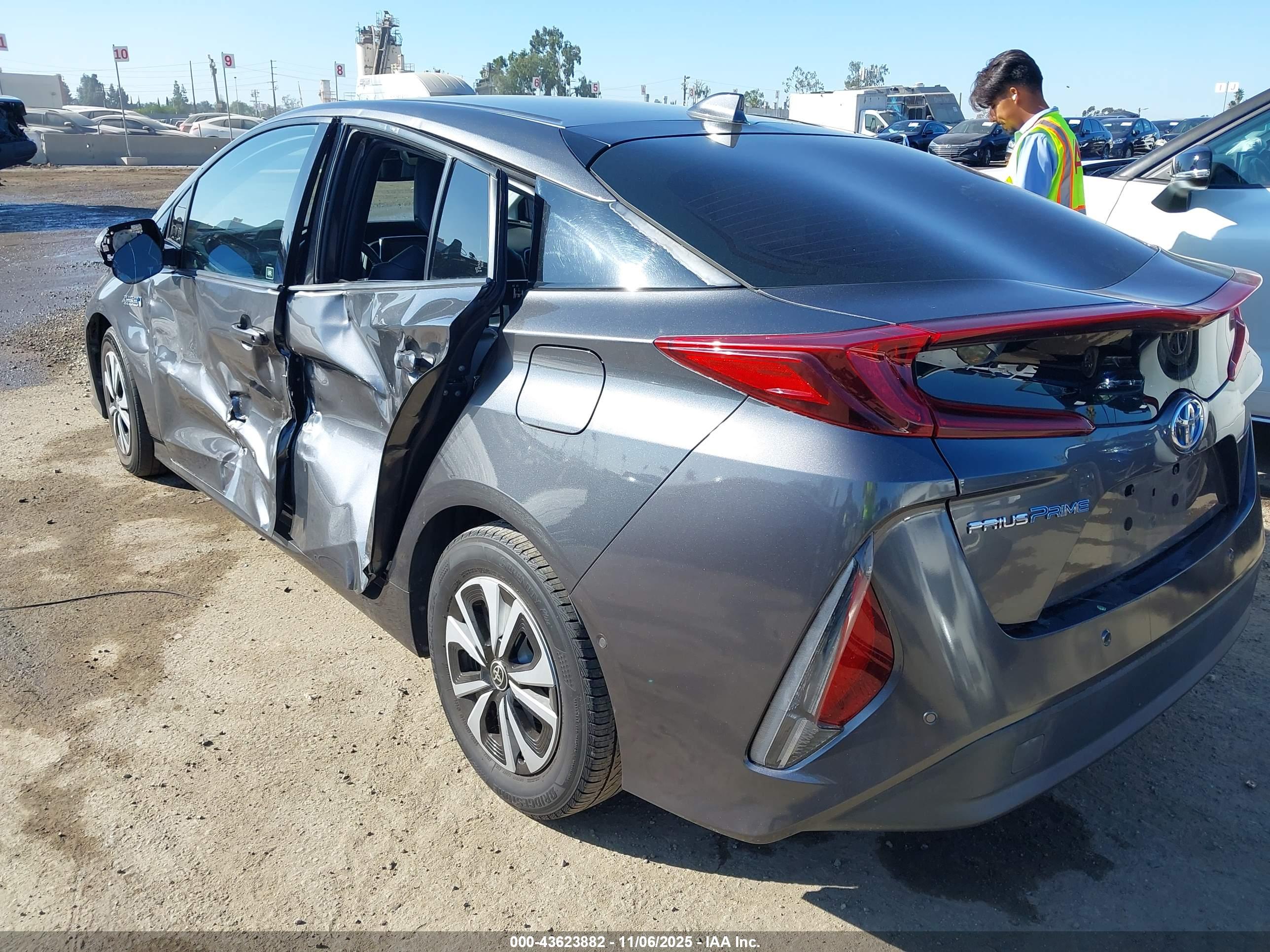 TOYOTA PRIUS image 3