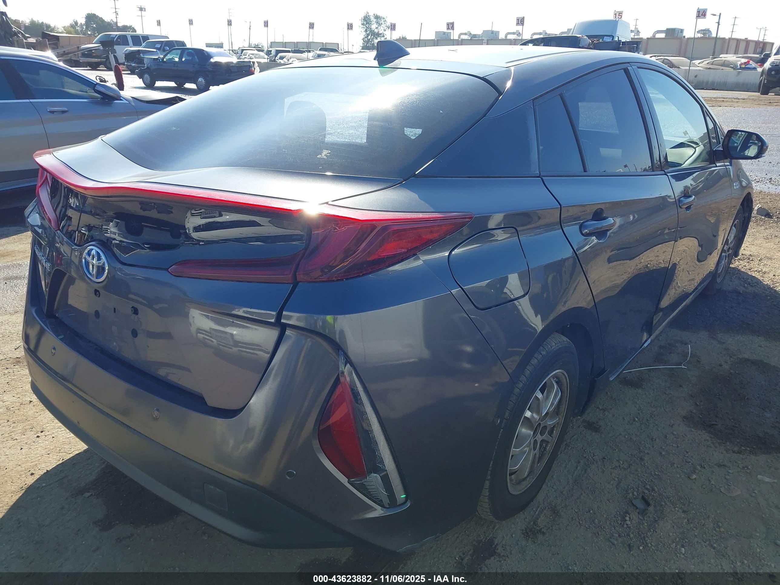 TOYOTA PRIUS image 4