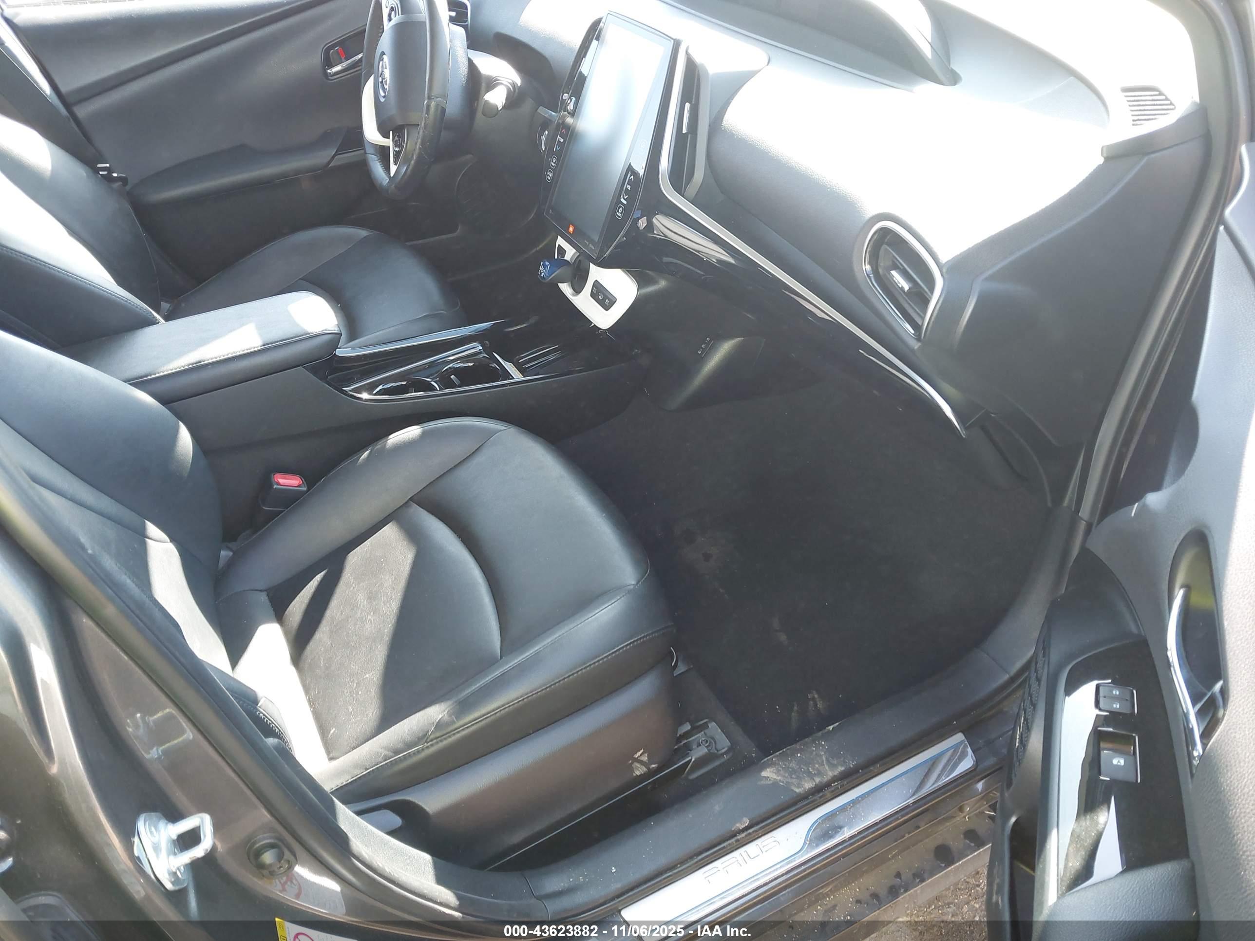 TOYOTA PRIUS image 5