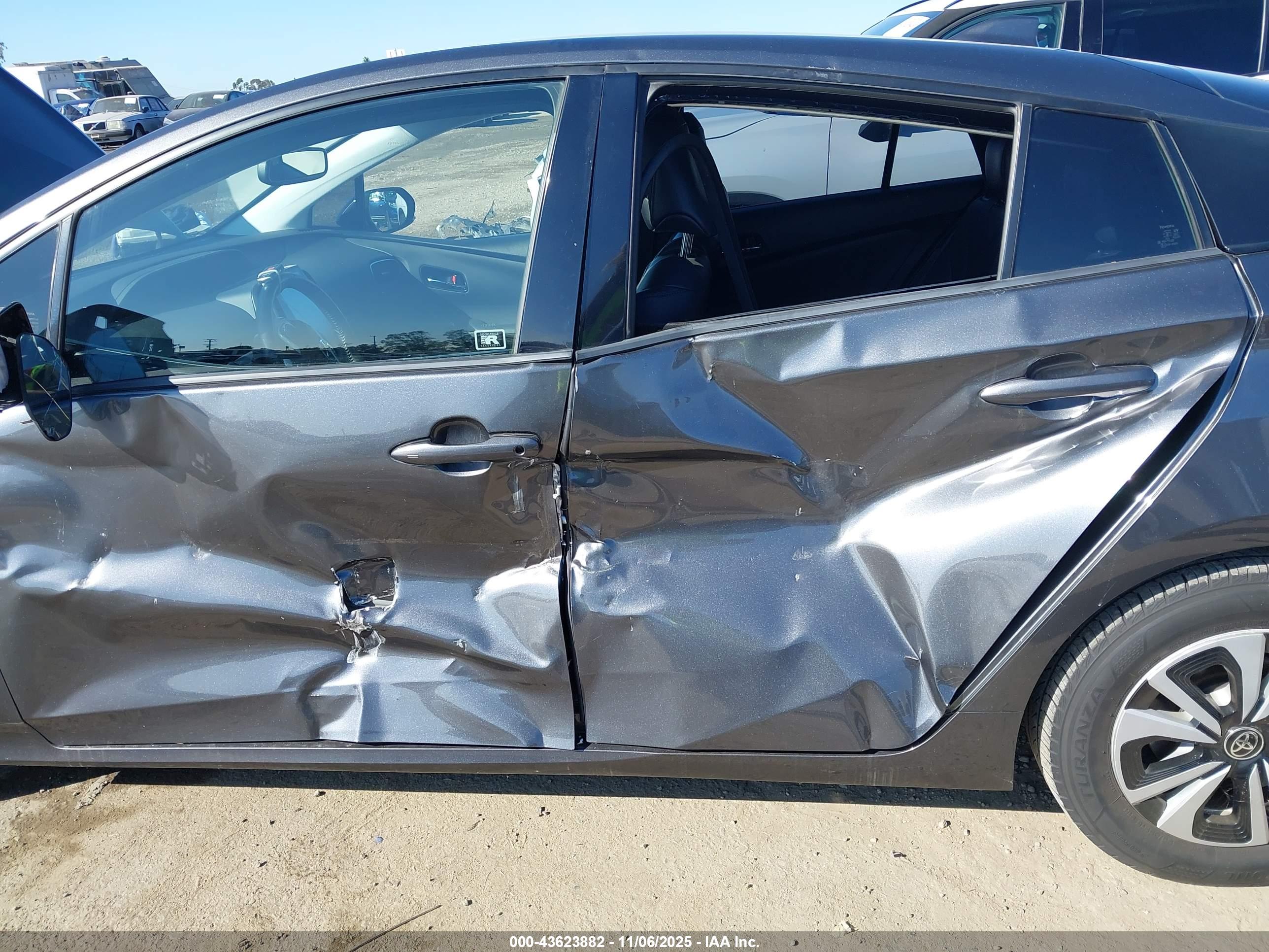 TOYOTA PRIUS image 6