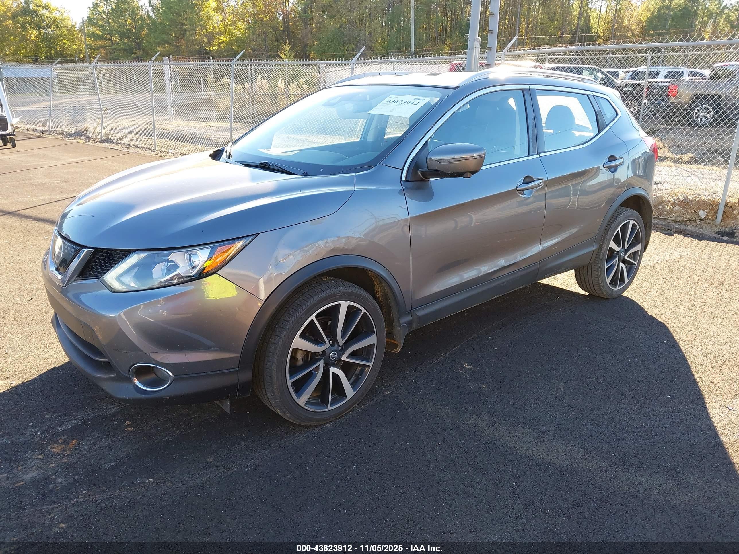 NISSAN ROGUE image 2