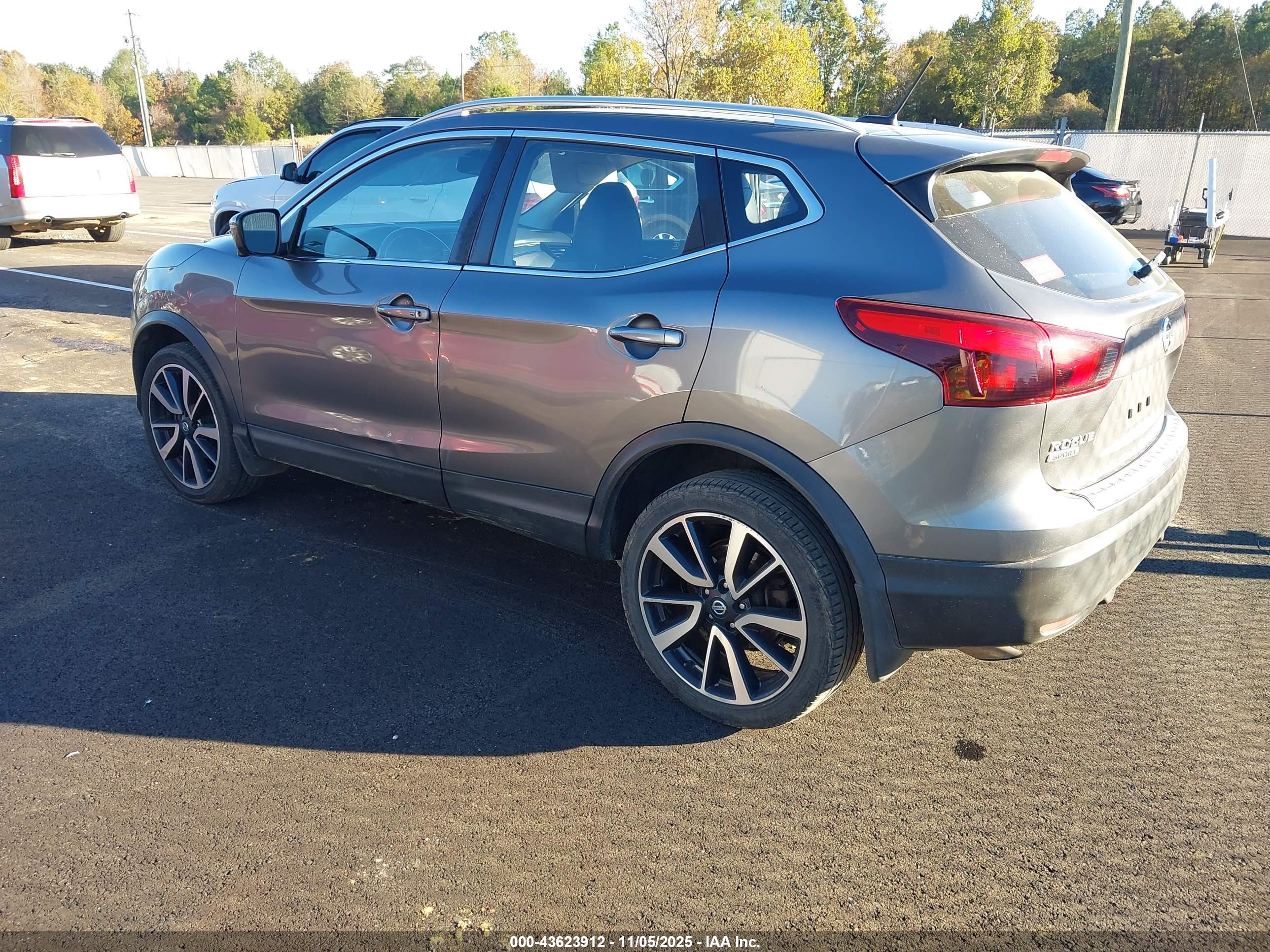 NISSAN ROGUE image 3