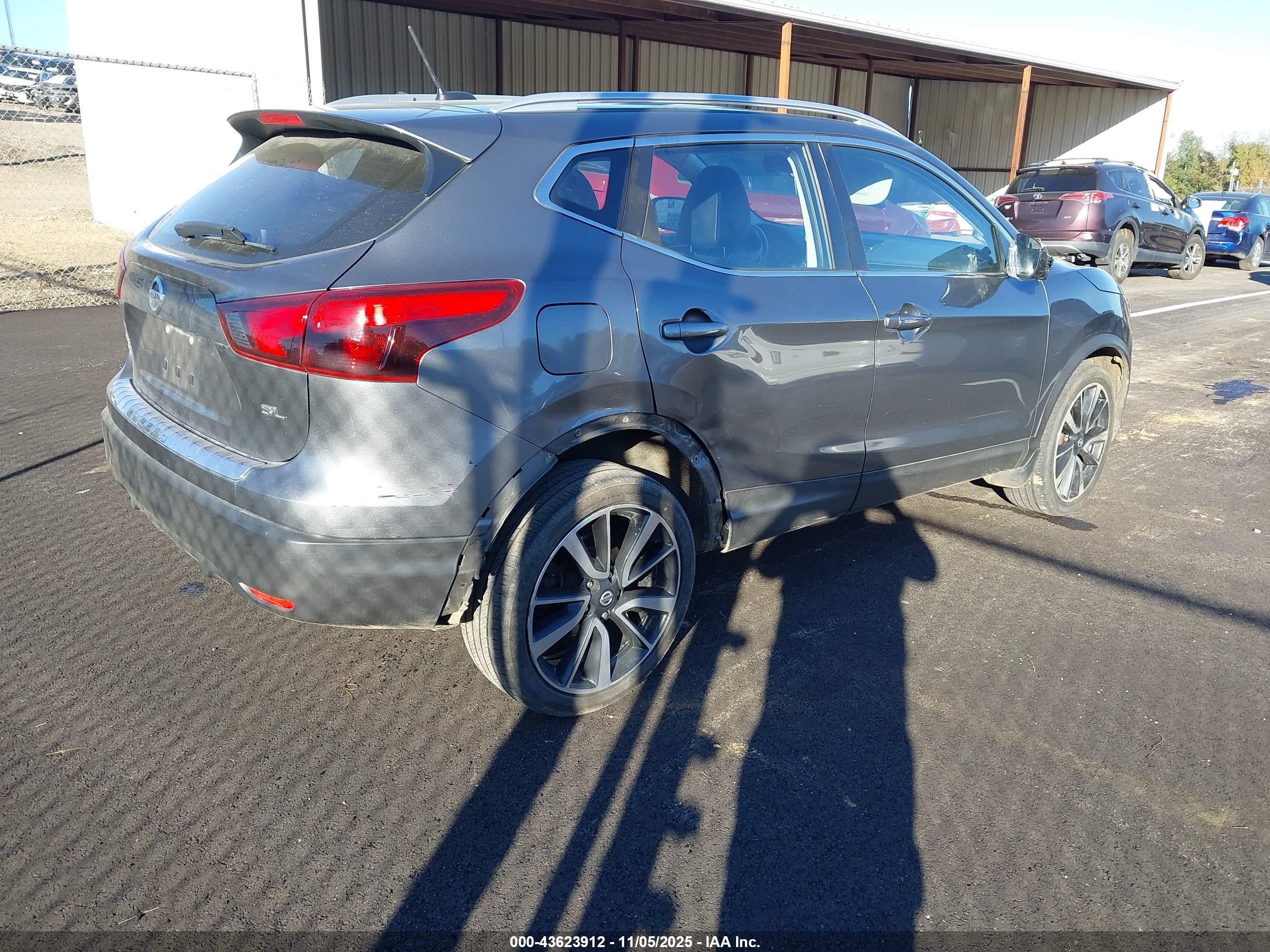 NISSAN ROGUE image 4