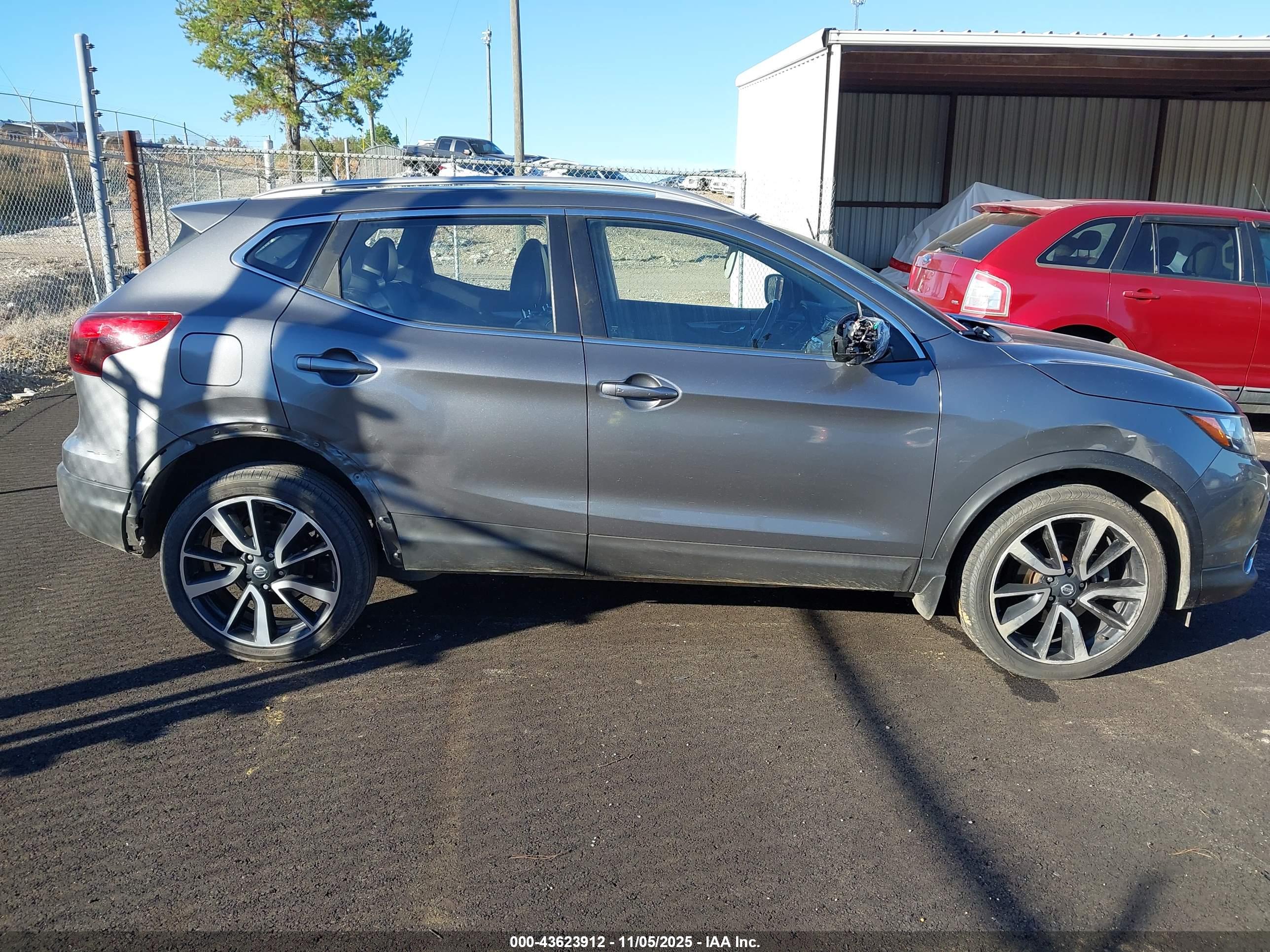 NISSAN ROGUE image 6