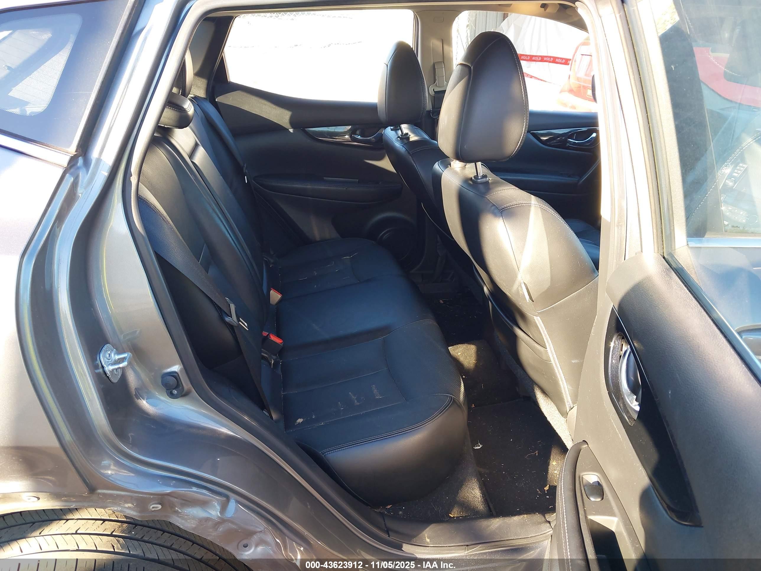 NISSAN ROGUE image 8