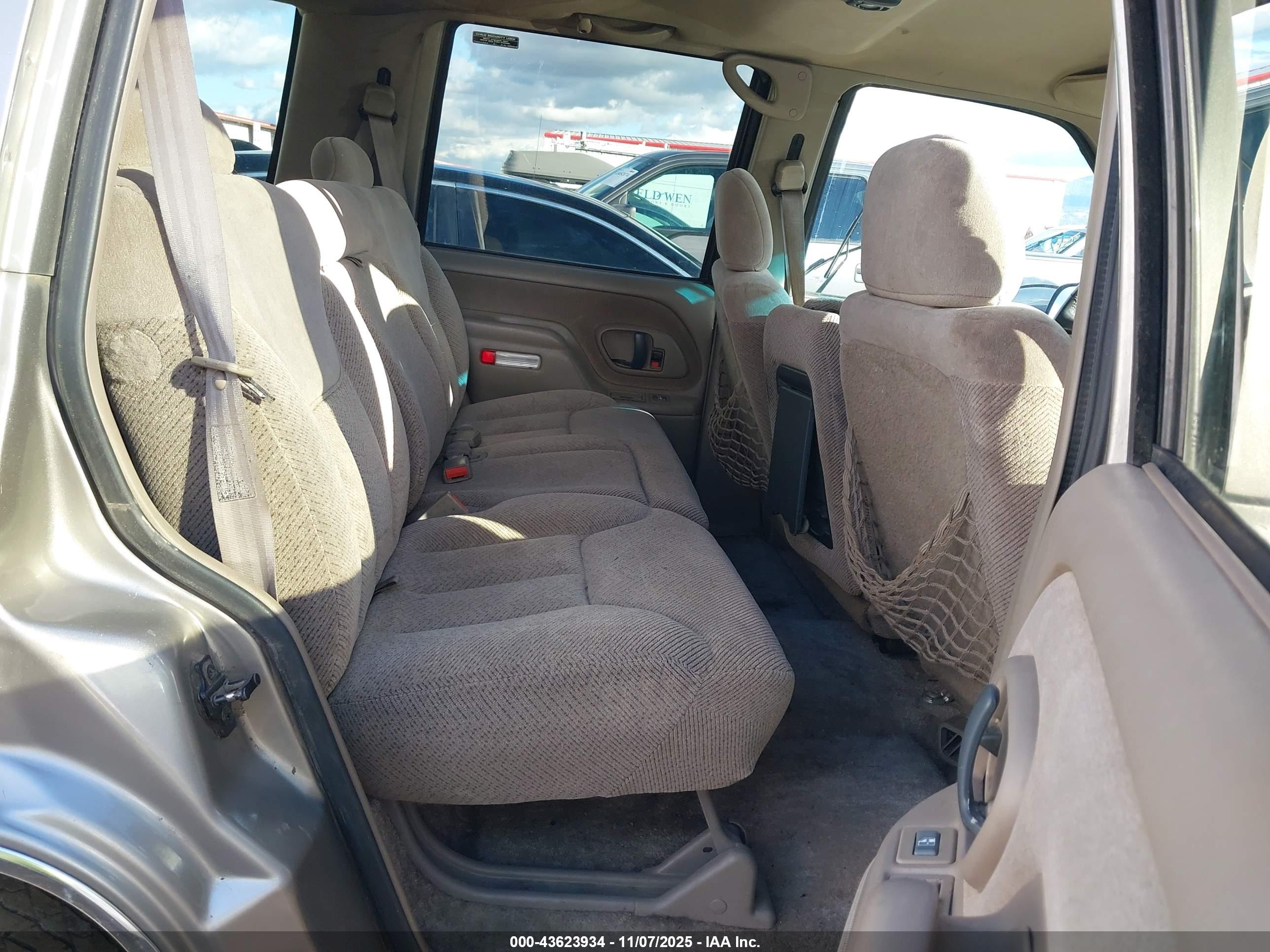 CHEVROLET TAHOE image 8