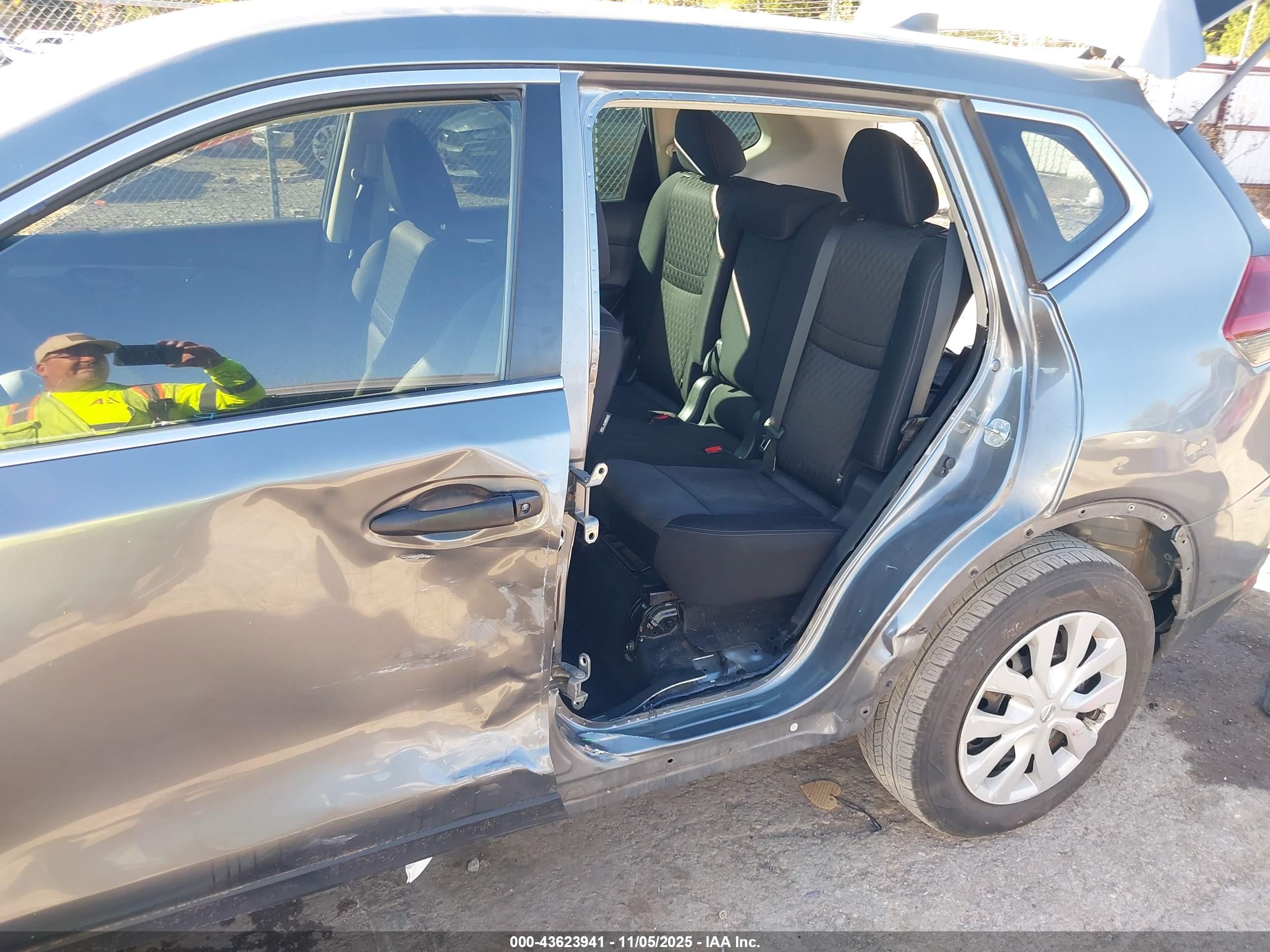 NISSAN ROGUE image 6