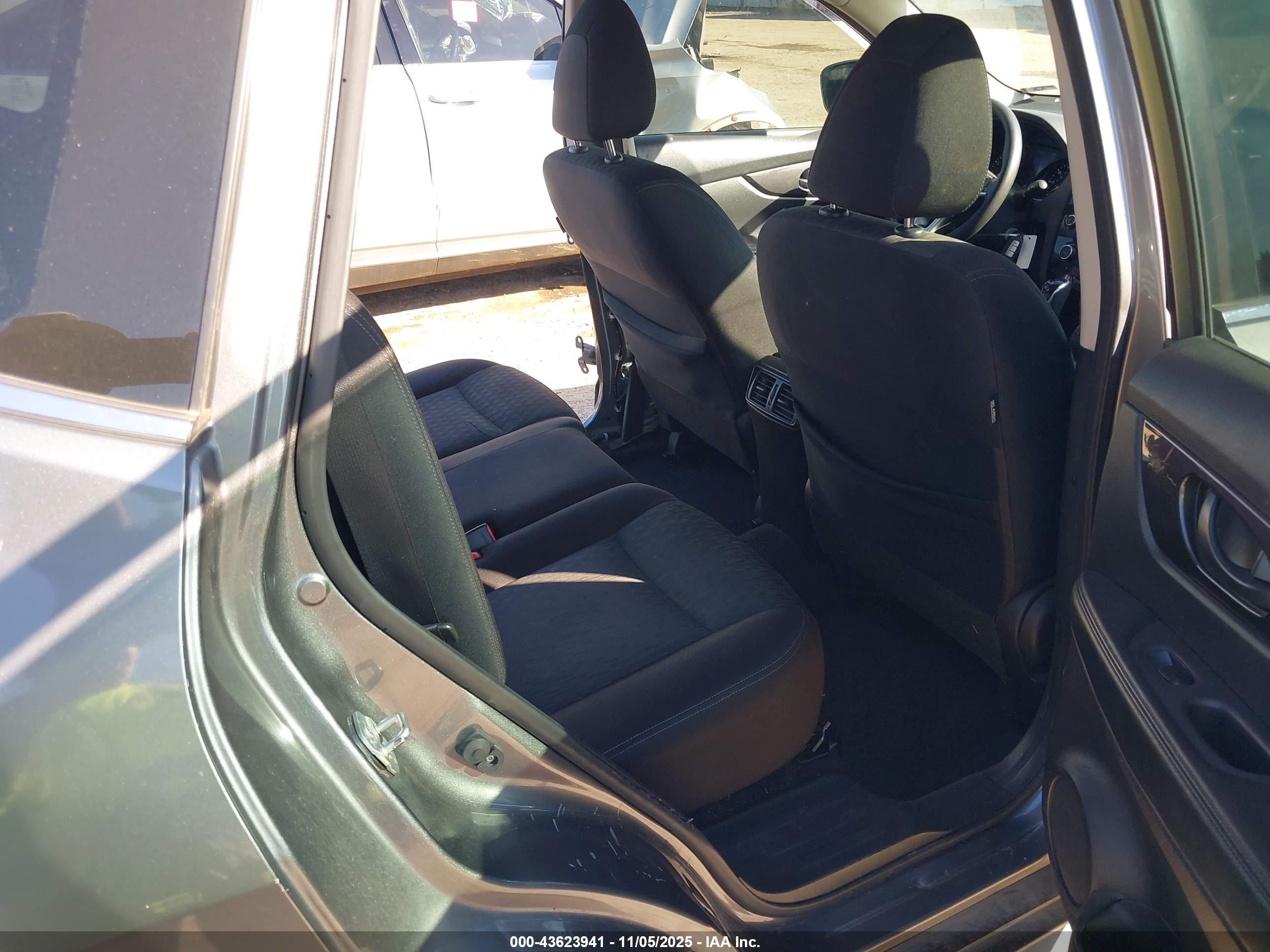 NISSAN ROGUE image 8