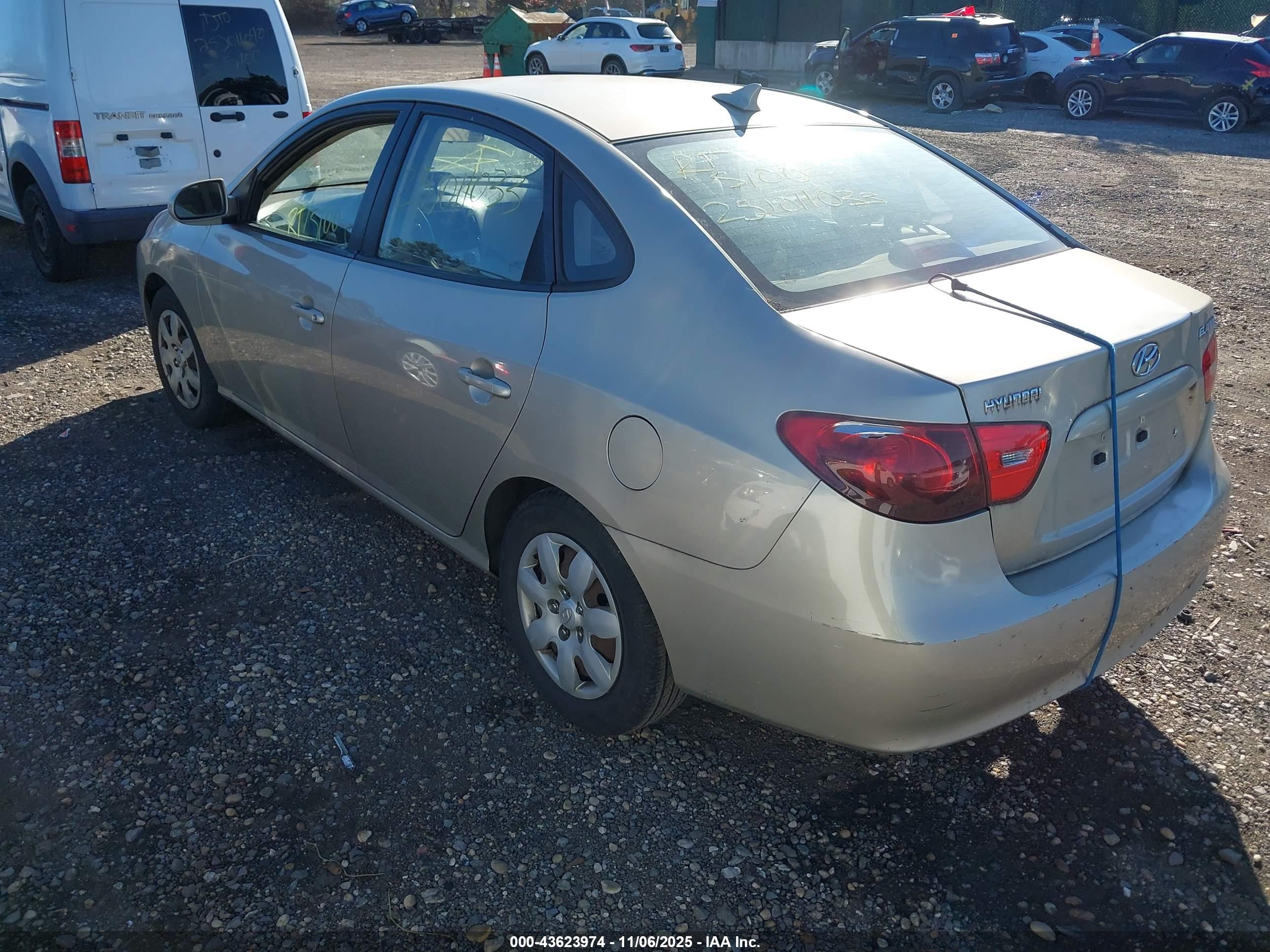 HYUNDAI ELANTRA image 3