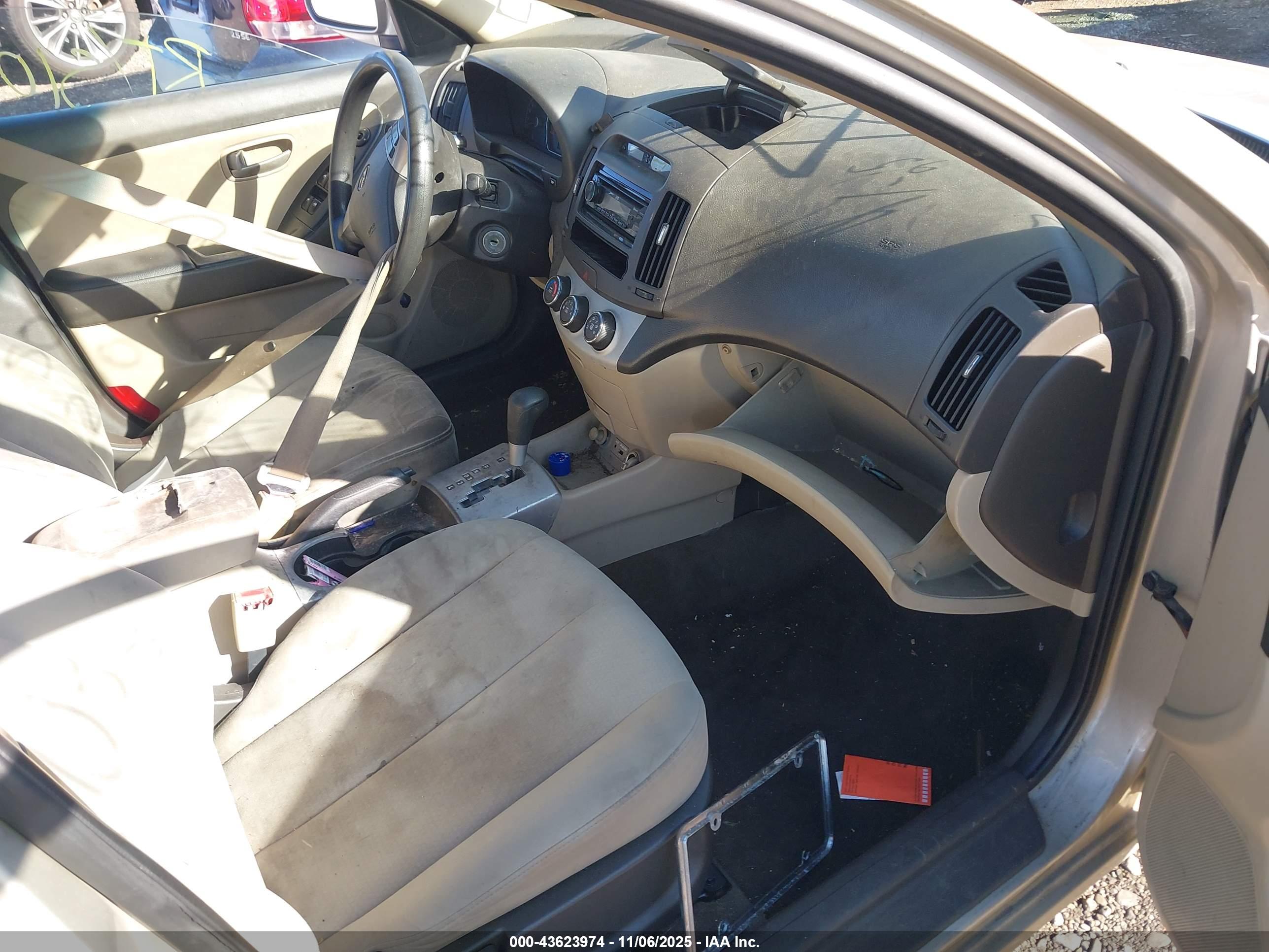 HYUNDAI ELANTRA image 5