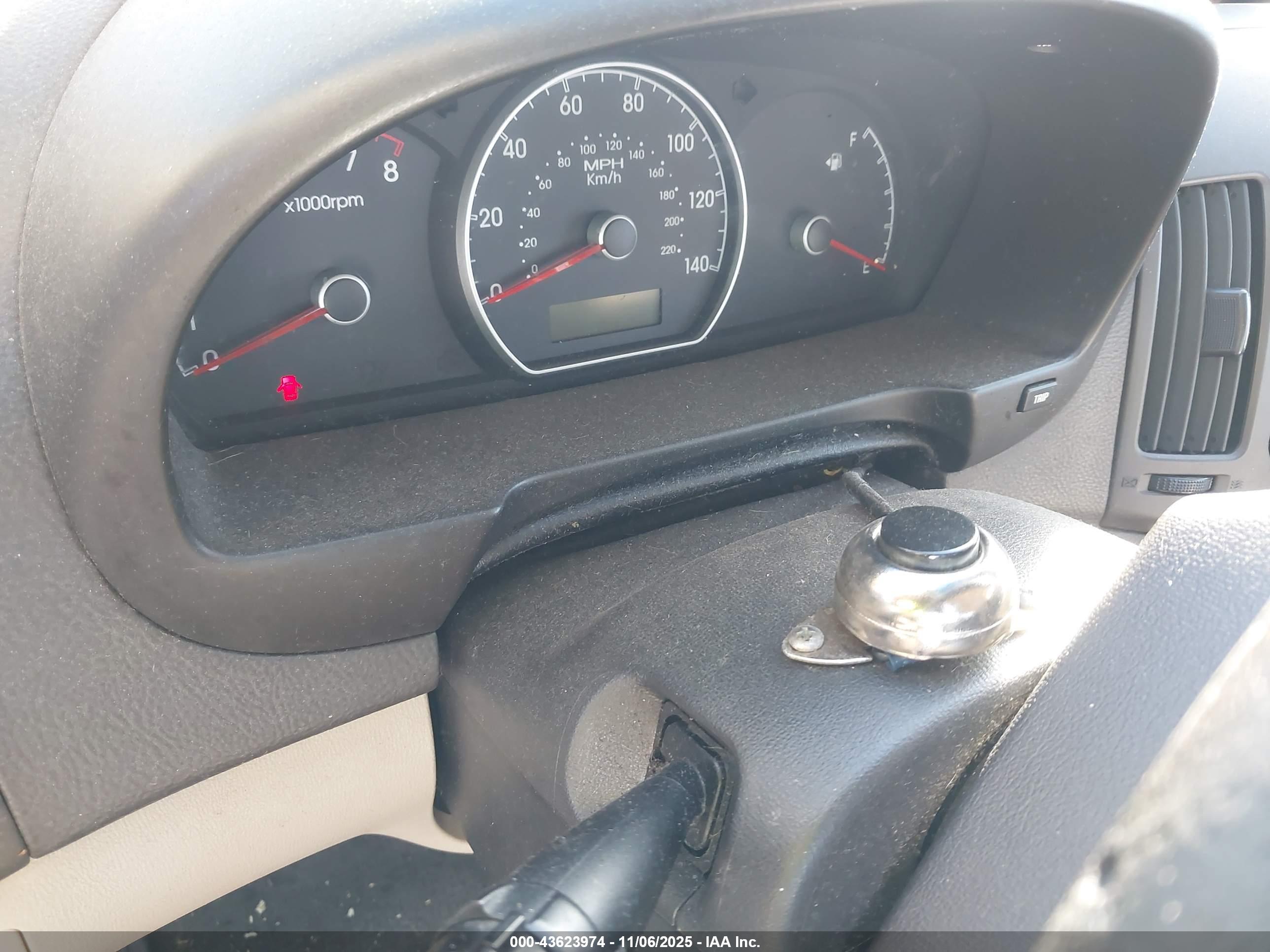 HYUNDAI ELANTRA image 7