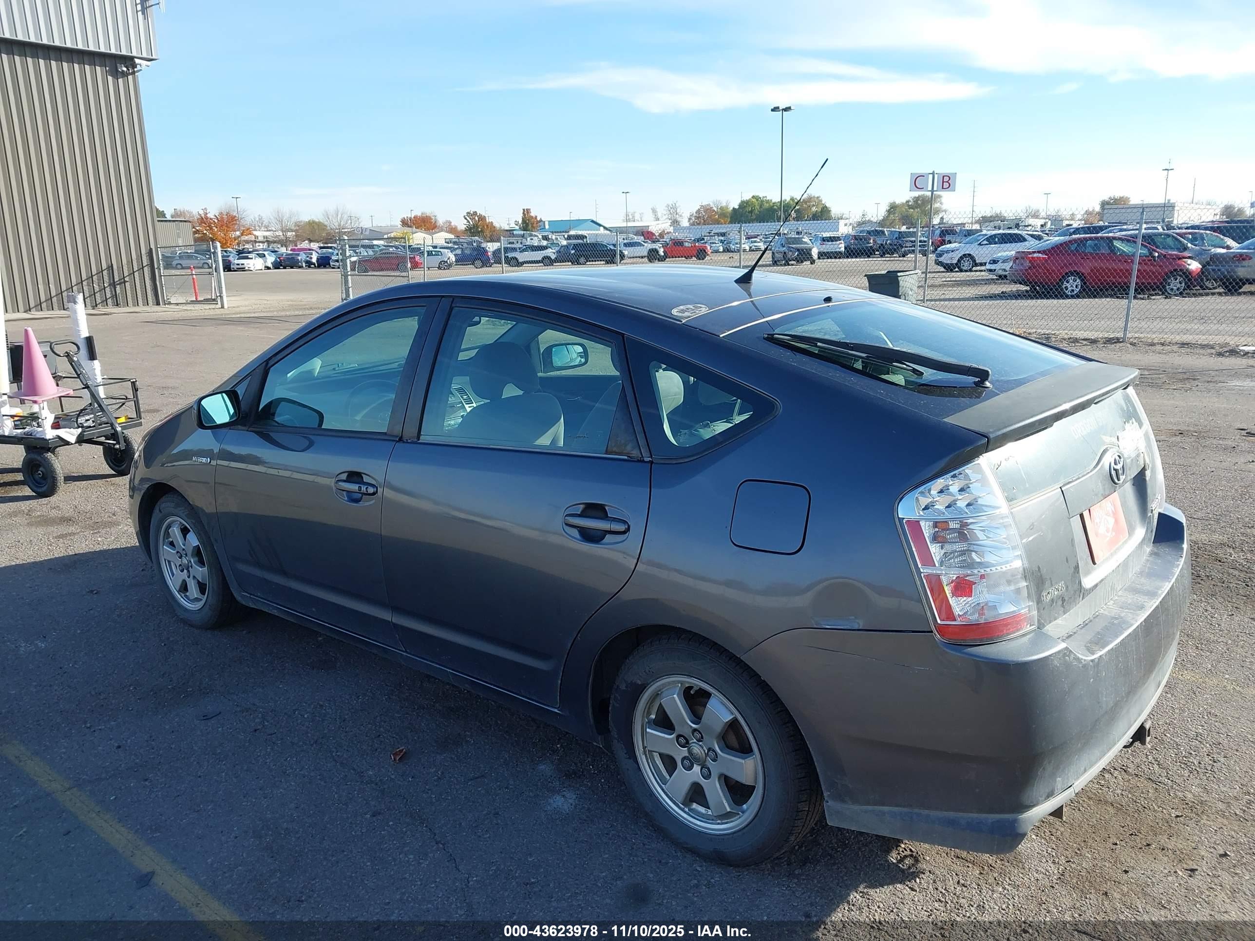 TOYOTA PRIUS image 3