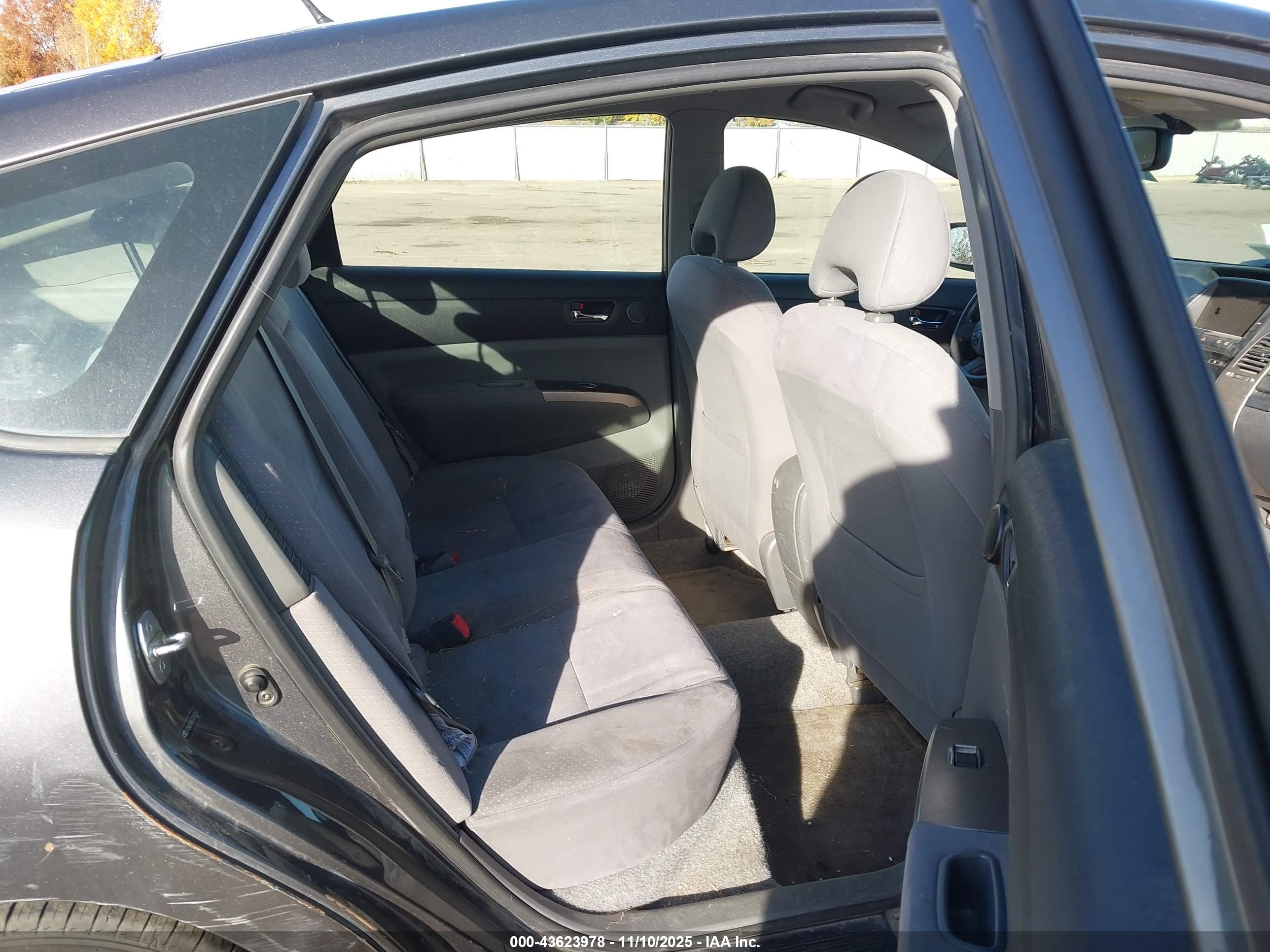 TOYOTA PRIUS image 8