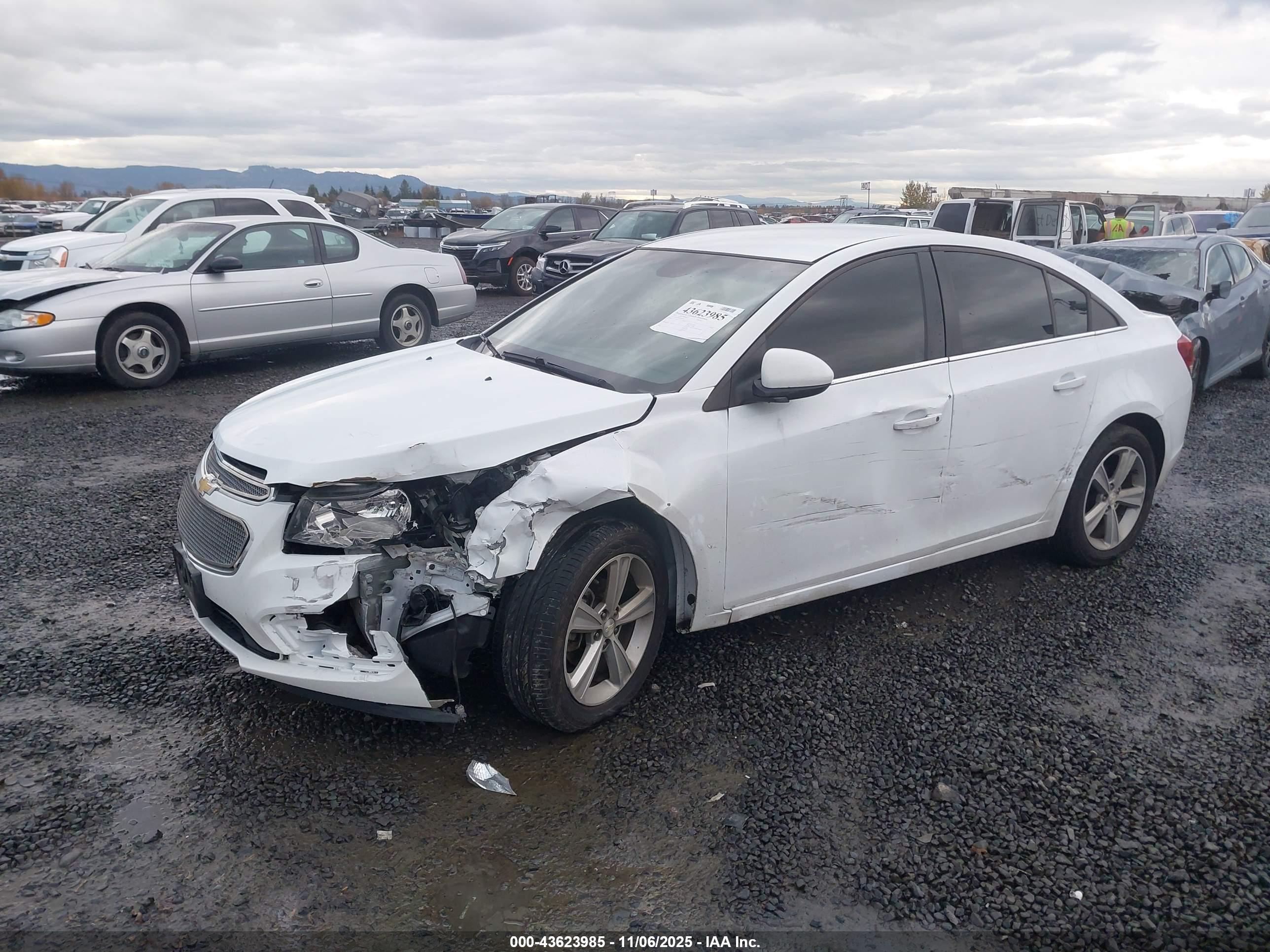 CHEVROLET CRUZE image 2