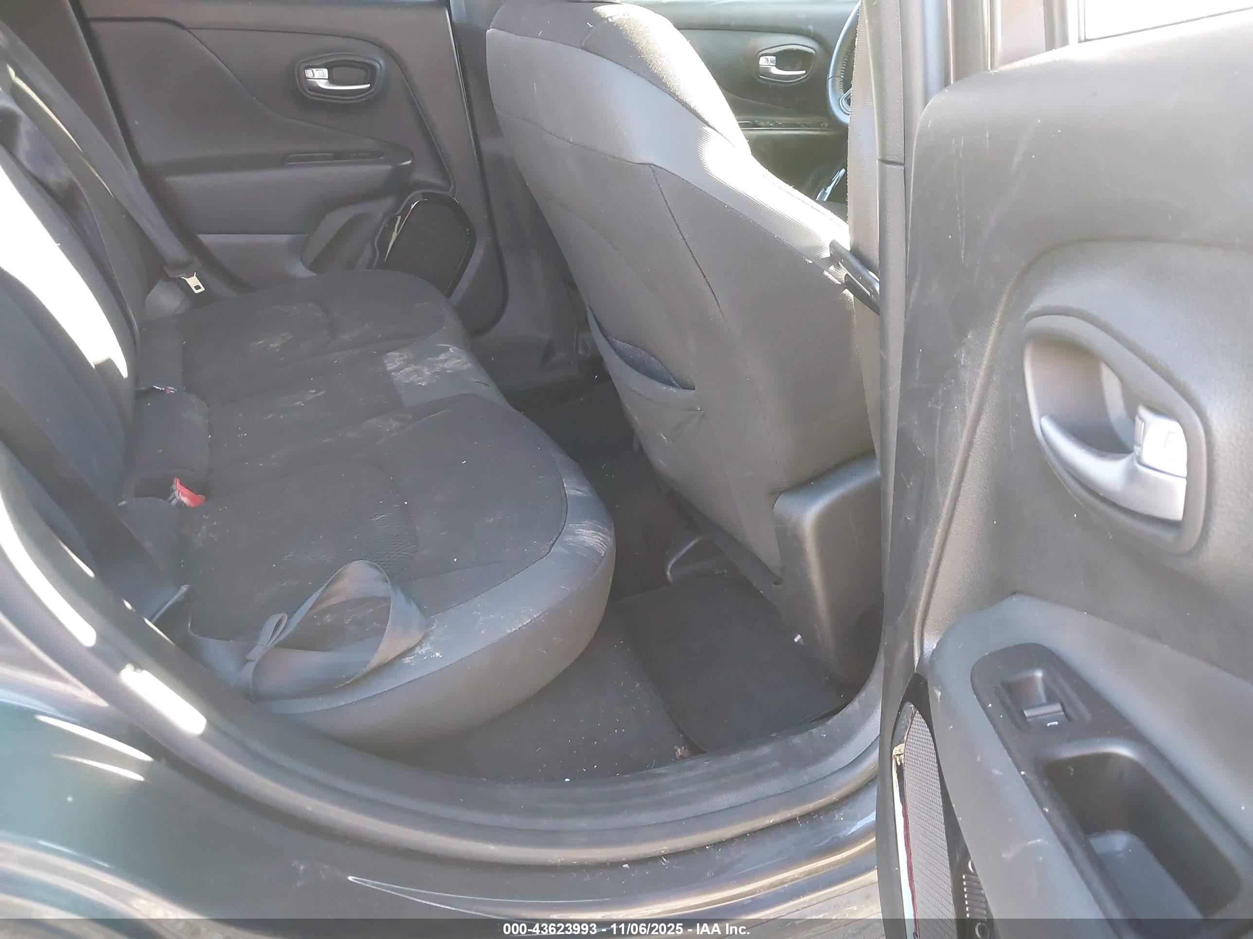 JEEP RENEGADE image 8