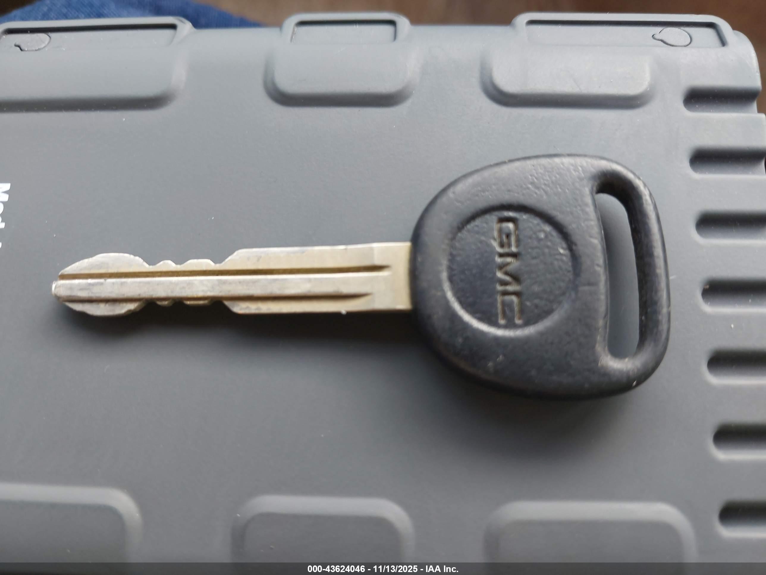 GMC CANYON image 11